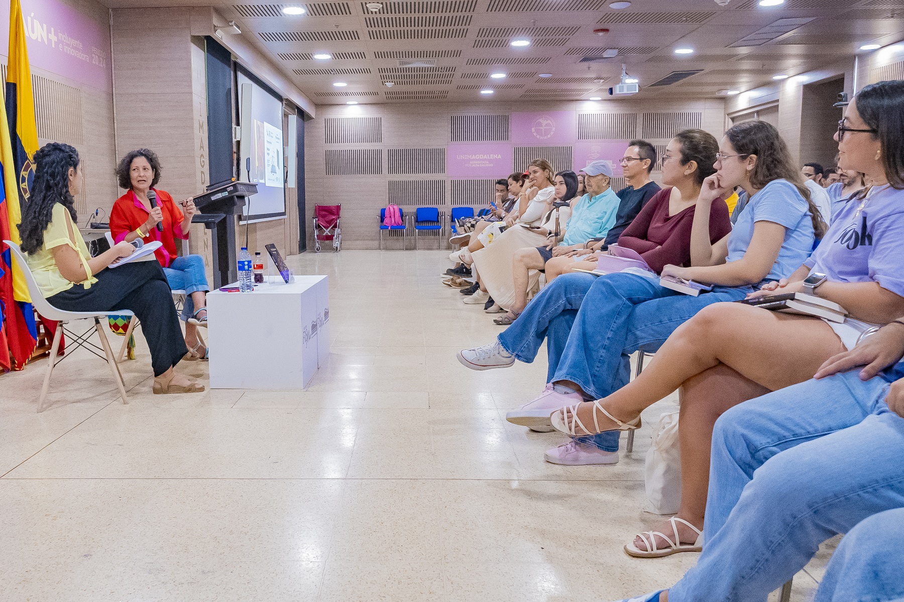 Escritores y lectores compartieron ideas y experiencias, reafirmando el compromiso de la Universidad del Magdalena con la cultura y el pensamiento.