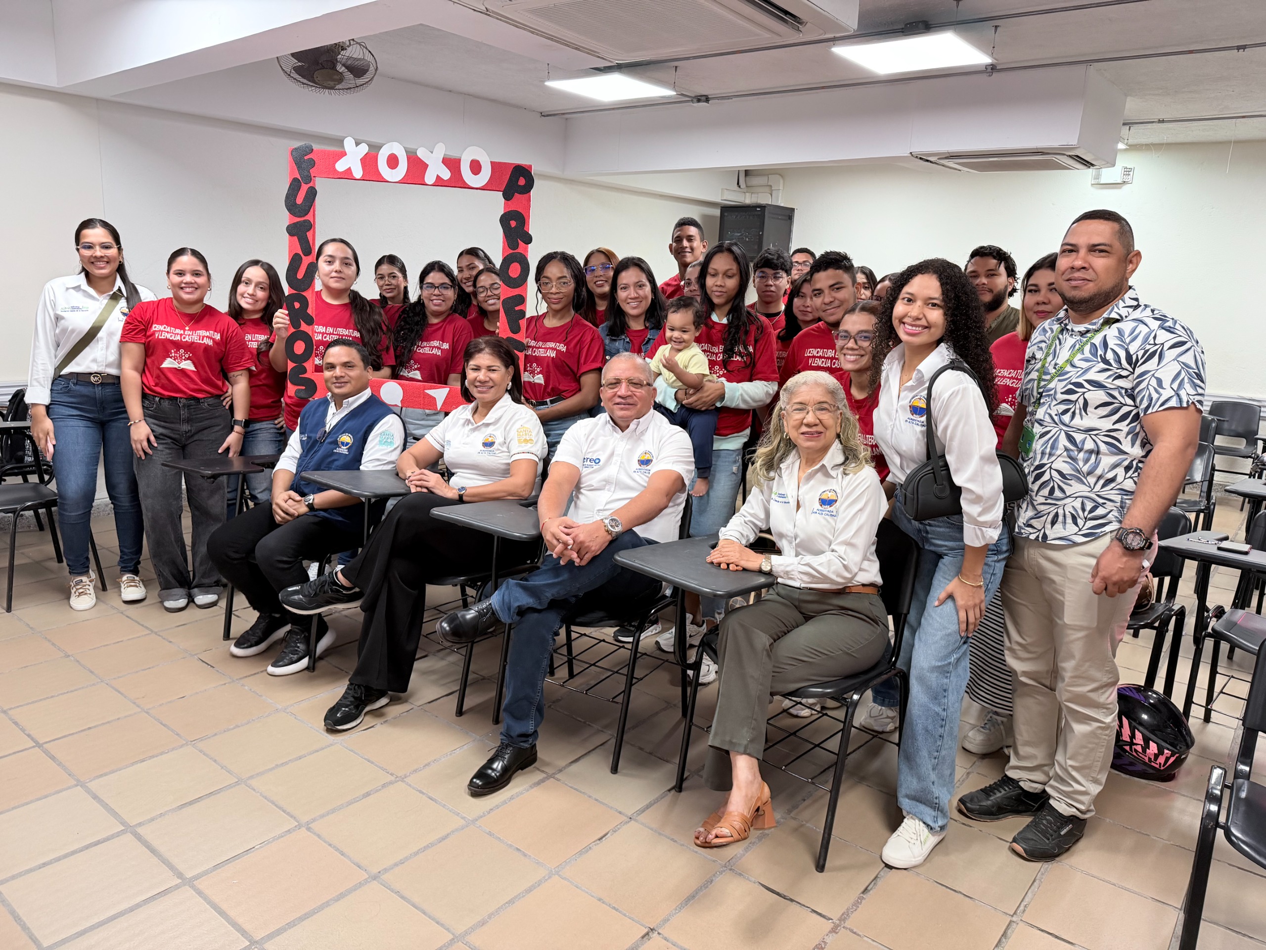 La vicerrectora (e) académica y el director del CREO, acompañaron la bienvenida de los nuevos estudiantes.
