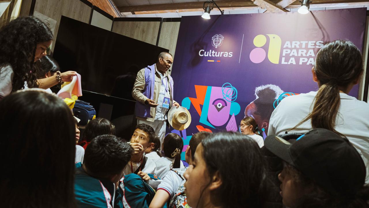 Artistas formadores y representantes de programas culturales de UNIMAGDALENA compartieron en la FILBo iniciativas que posicionan el arte.