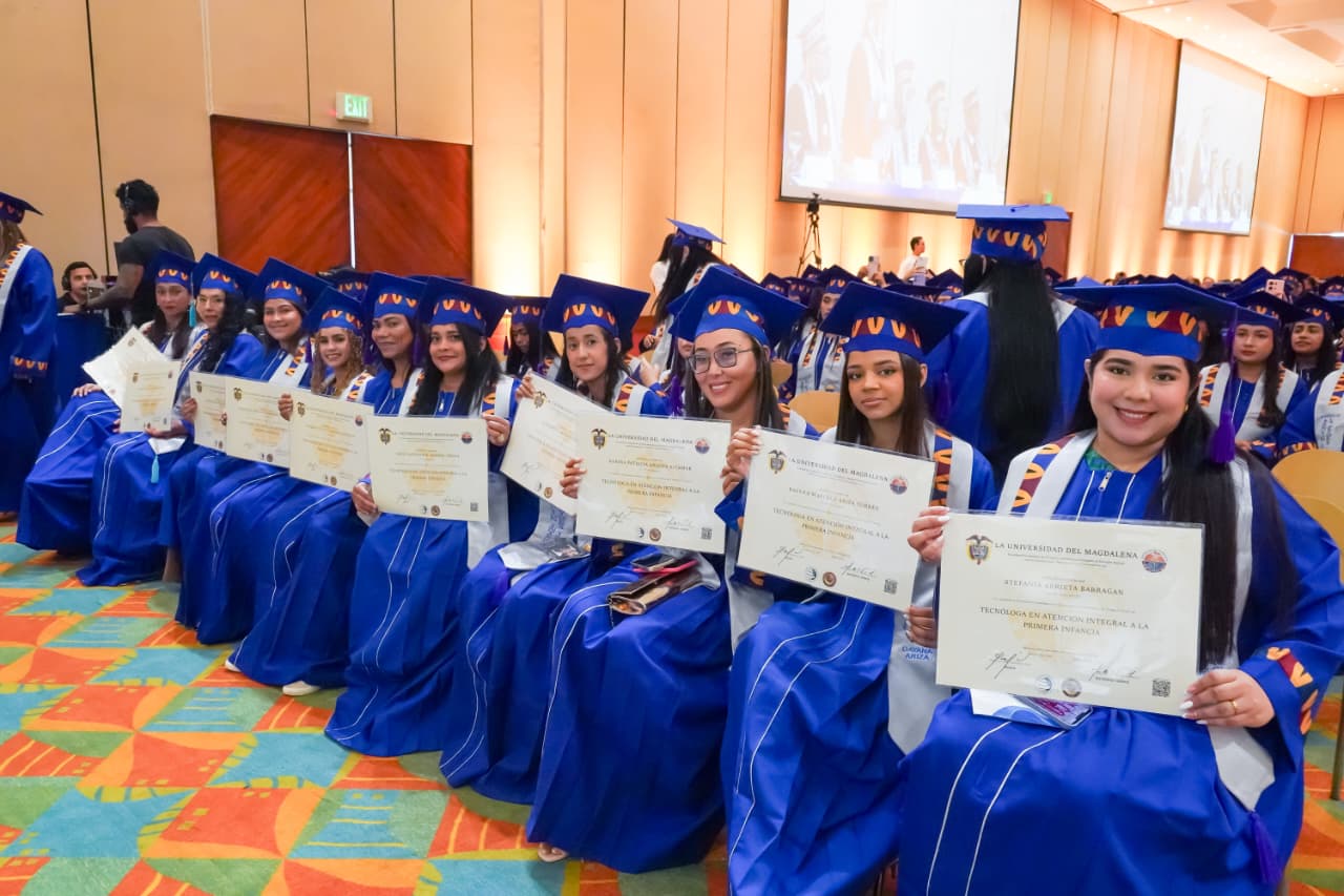 Cada diploma entregado representa una historia de superación y el compromiso de transformar vidas a través de la educación.