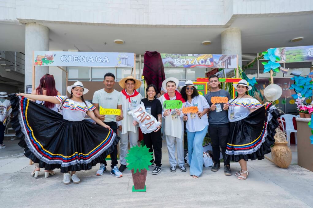 VITRINA.TURI´STICA.1