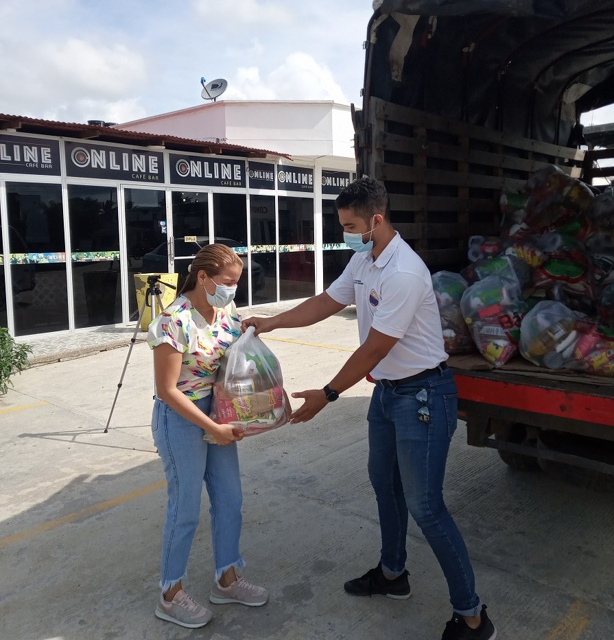 UNIMAGDALENA entregó 130 mercados a hogares de estudiantes afectados por ola invernal