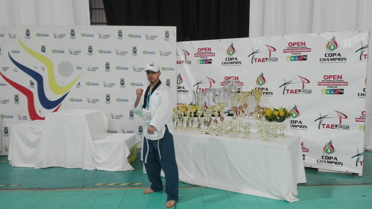 El estudiante de noveno semestre de psicología Juan Camilo Guardiola, obtuvo una medalla de oro en el III Open Internacional de Parataekwondo
