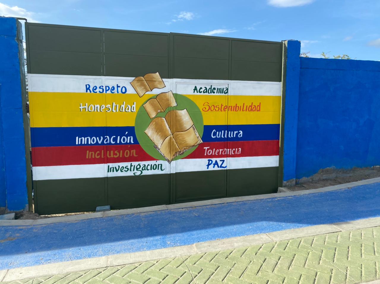 Líderes de UNIMAGDALENA borran grafitis y construyen mural por el respeto a la academia