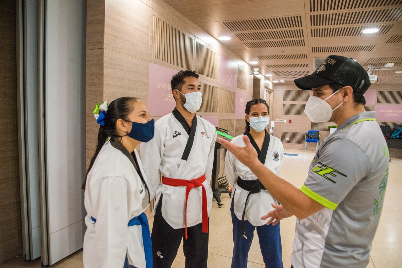 Deportistas de UNIMAGDALENA ganan medalla de oro, plata y bronce en Taekwondo Poomsae