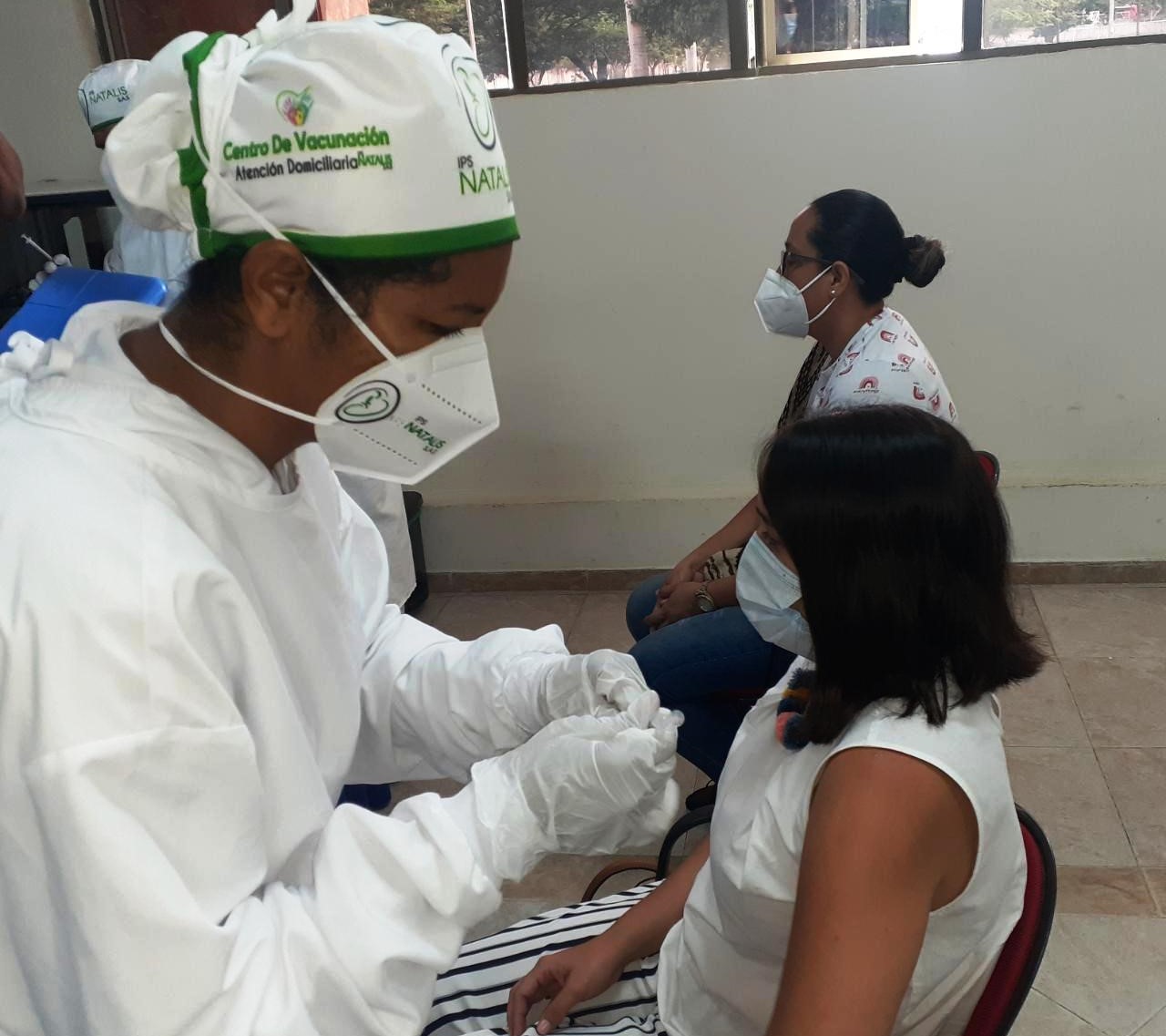 Funcionarios administrativos y docentes de UNIMAGDALENA se vacunan contra el Covid 19