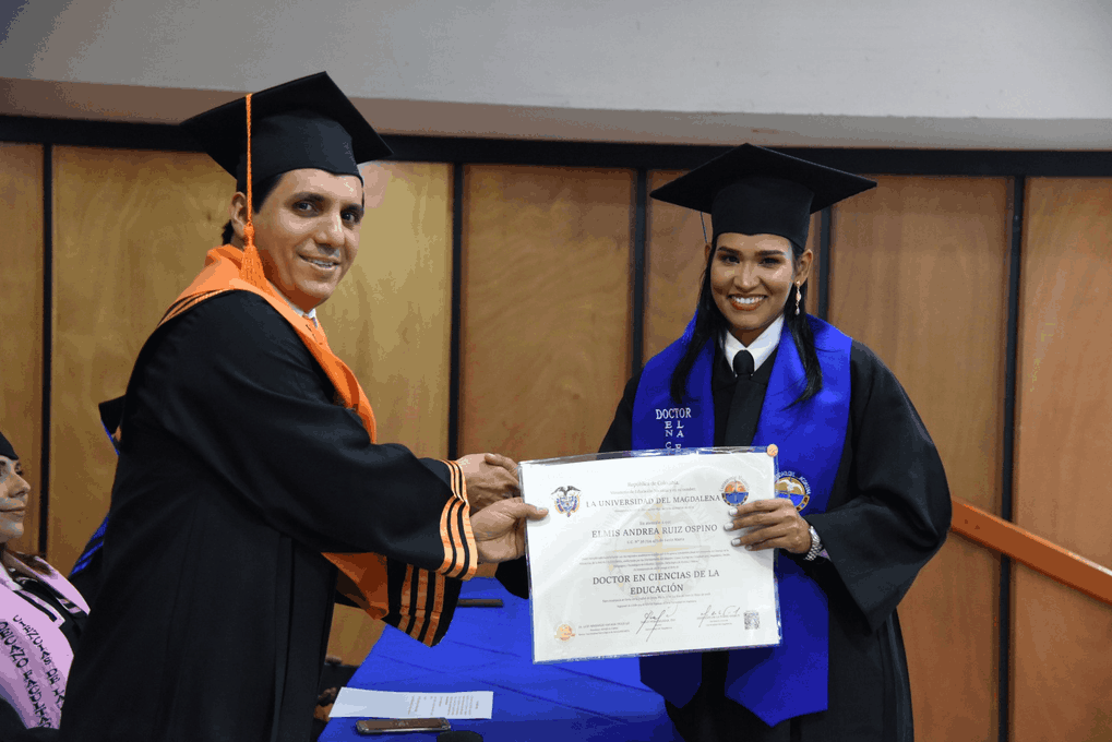 Las dos ceremonias de graduación fueron presididas por el doctor Ernesto Galvis Lista, vicerrector de Investigación.