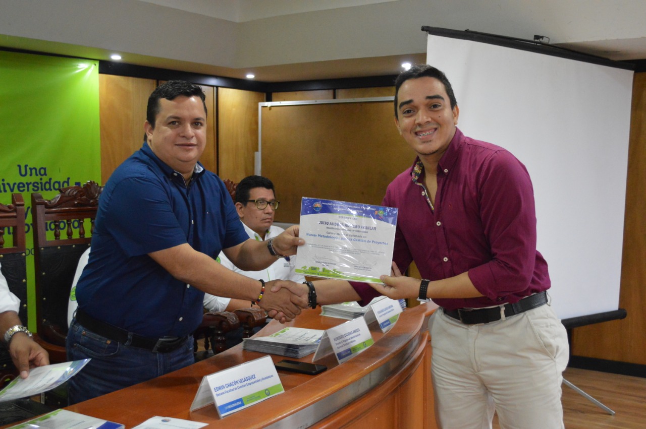 Estudiantes de UNIMAGDALENA se certificaron en diplomados