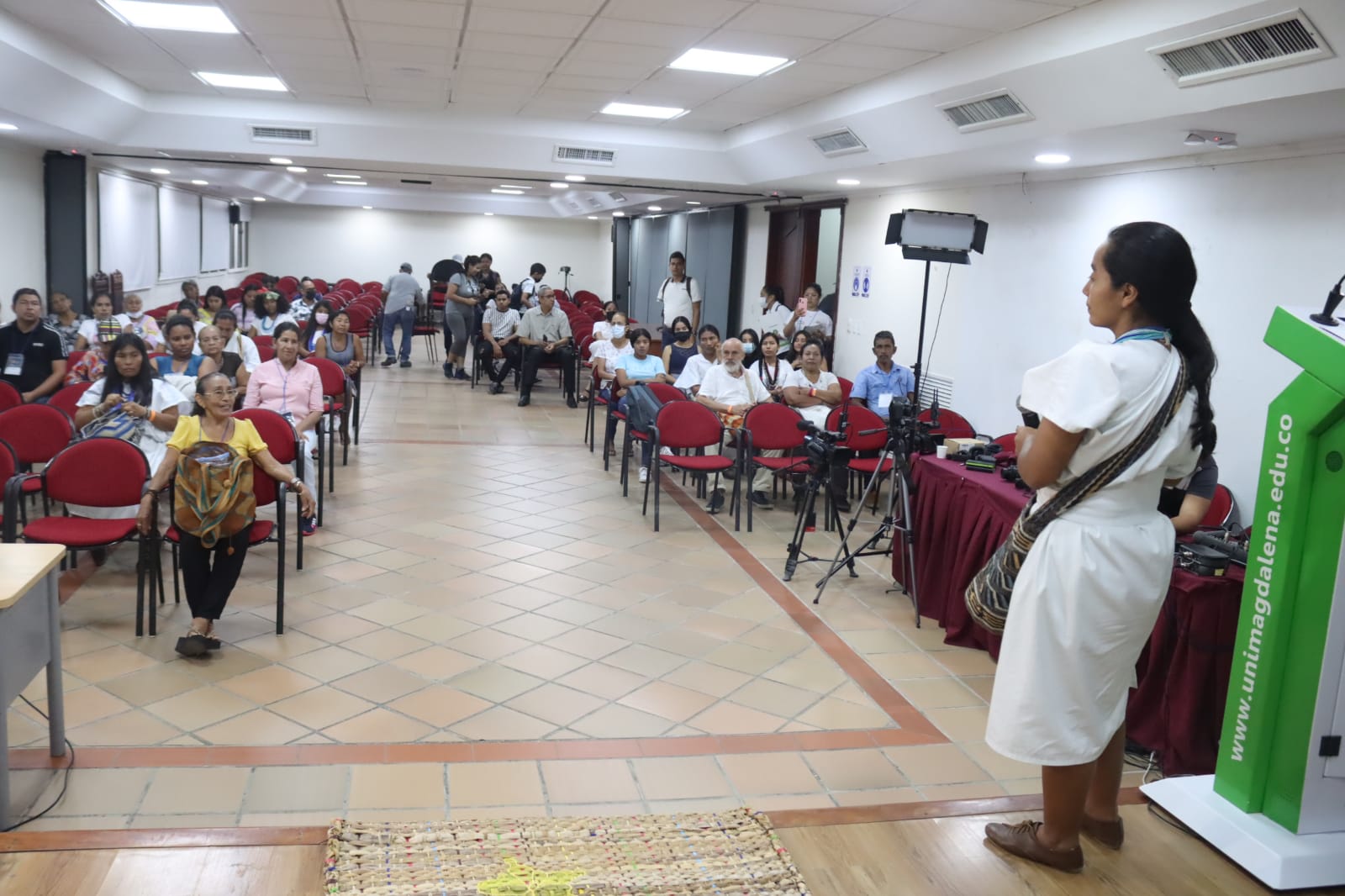 Se muestra el oficio de las comunidades indígenas del Magdalena, La Guajira, Cesar, Córdoba, entre otros.