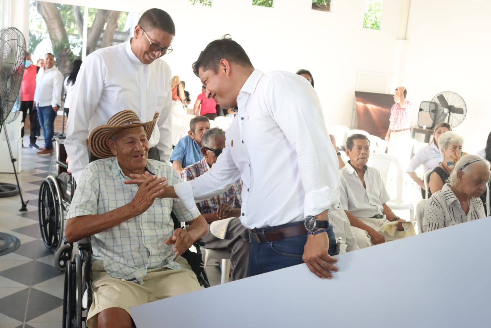 ENTREGA.DONACIÓN.ASILO.2