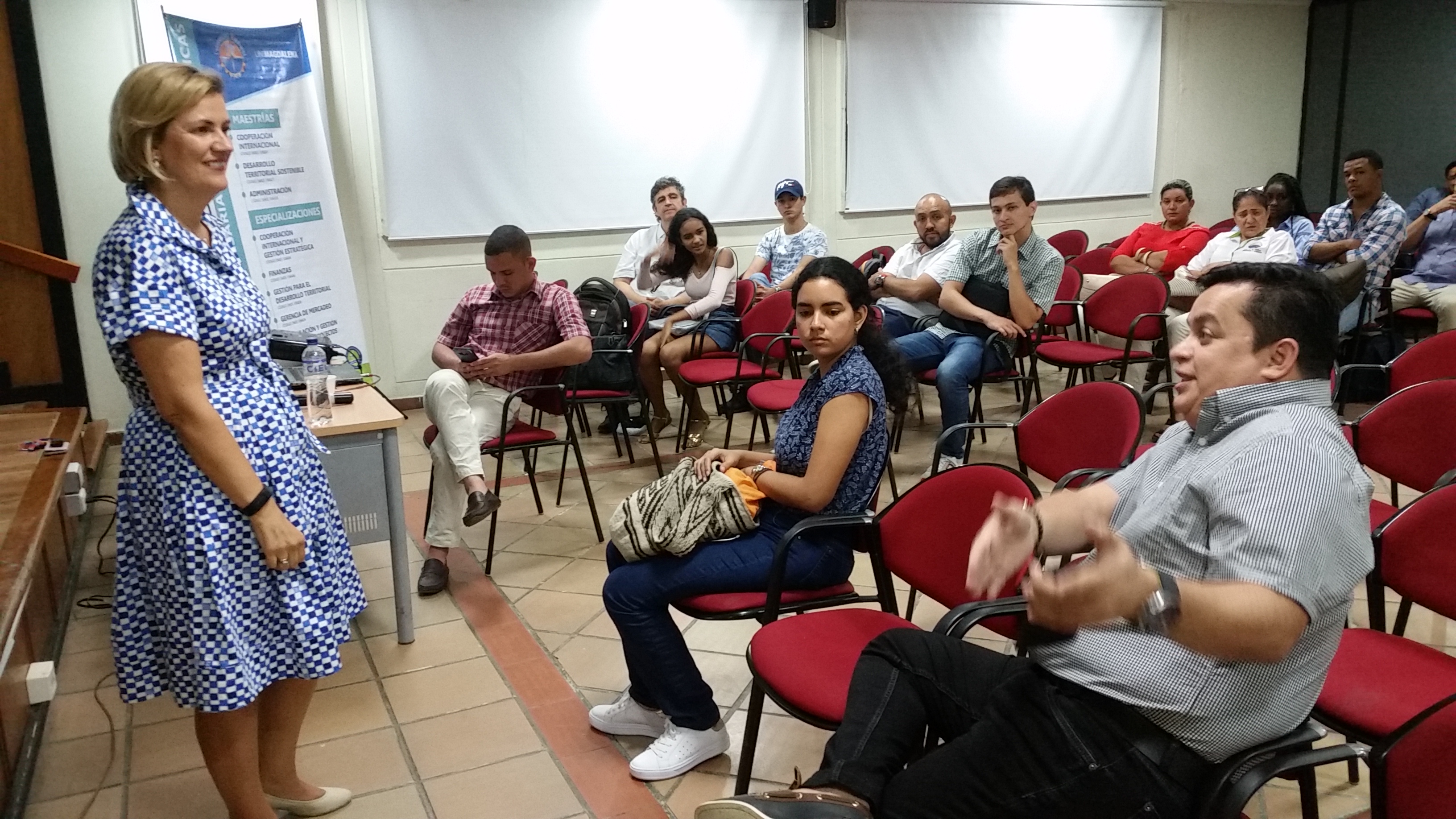 Con el propósito de darle la bienvenida a las personas que iniciarán clases en el período 2019-I en uno de los diferentes programas postgraduales