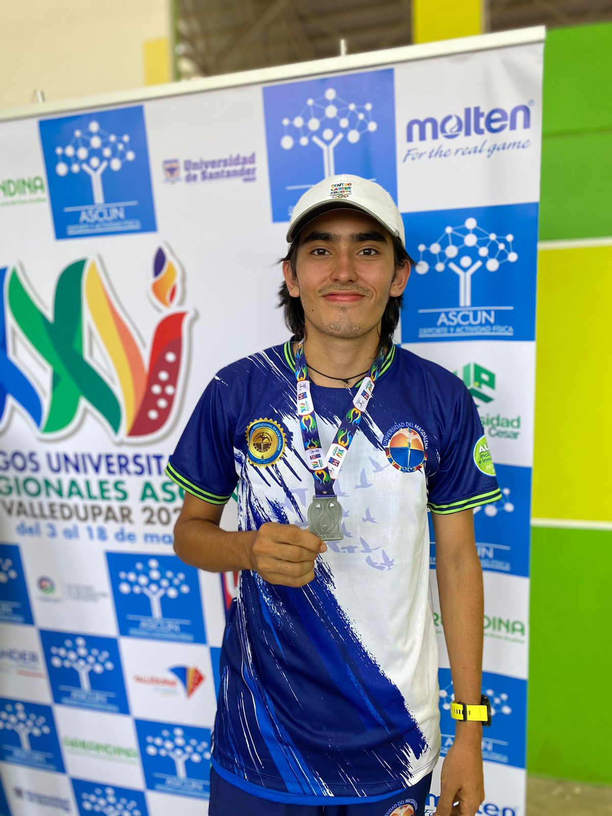 Albert Ríos, consiguió medalla de plata en los 5.000 y 10.000 metros.