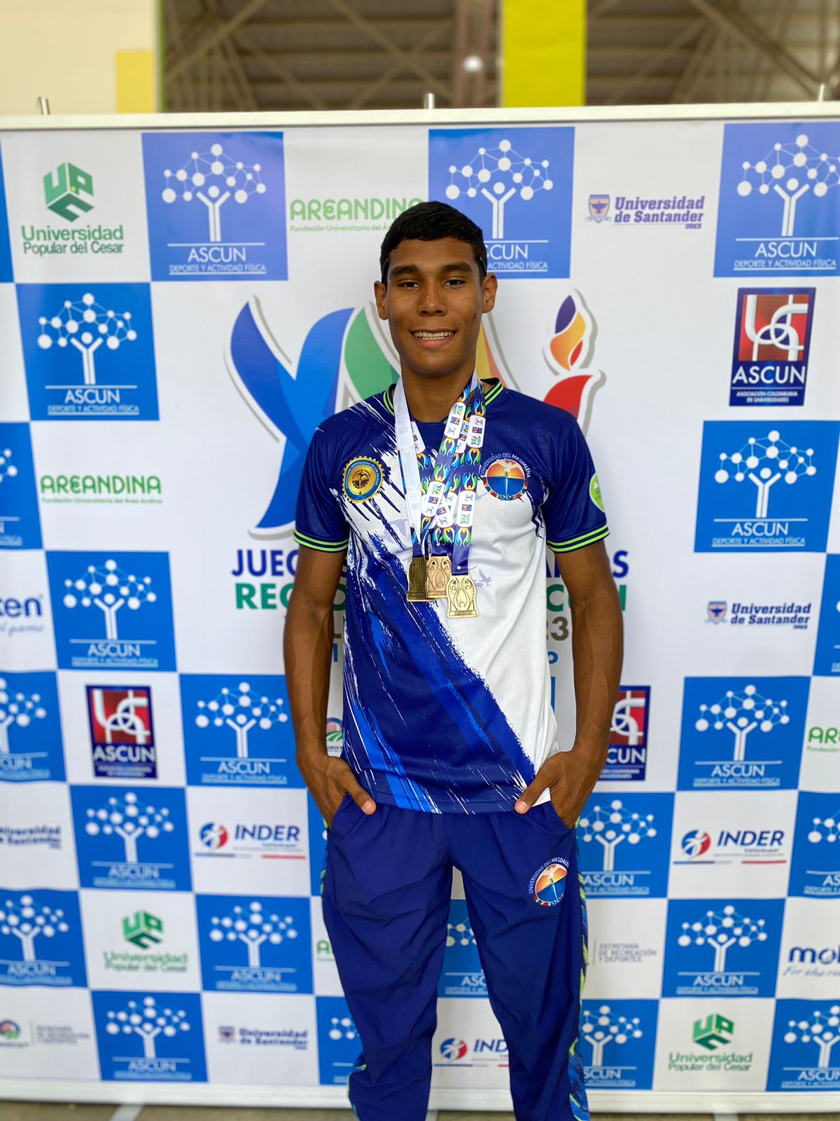 Tomás Mercado, aportó dos medallas de bronce en los 200 y 400 metros.