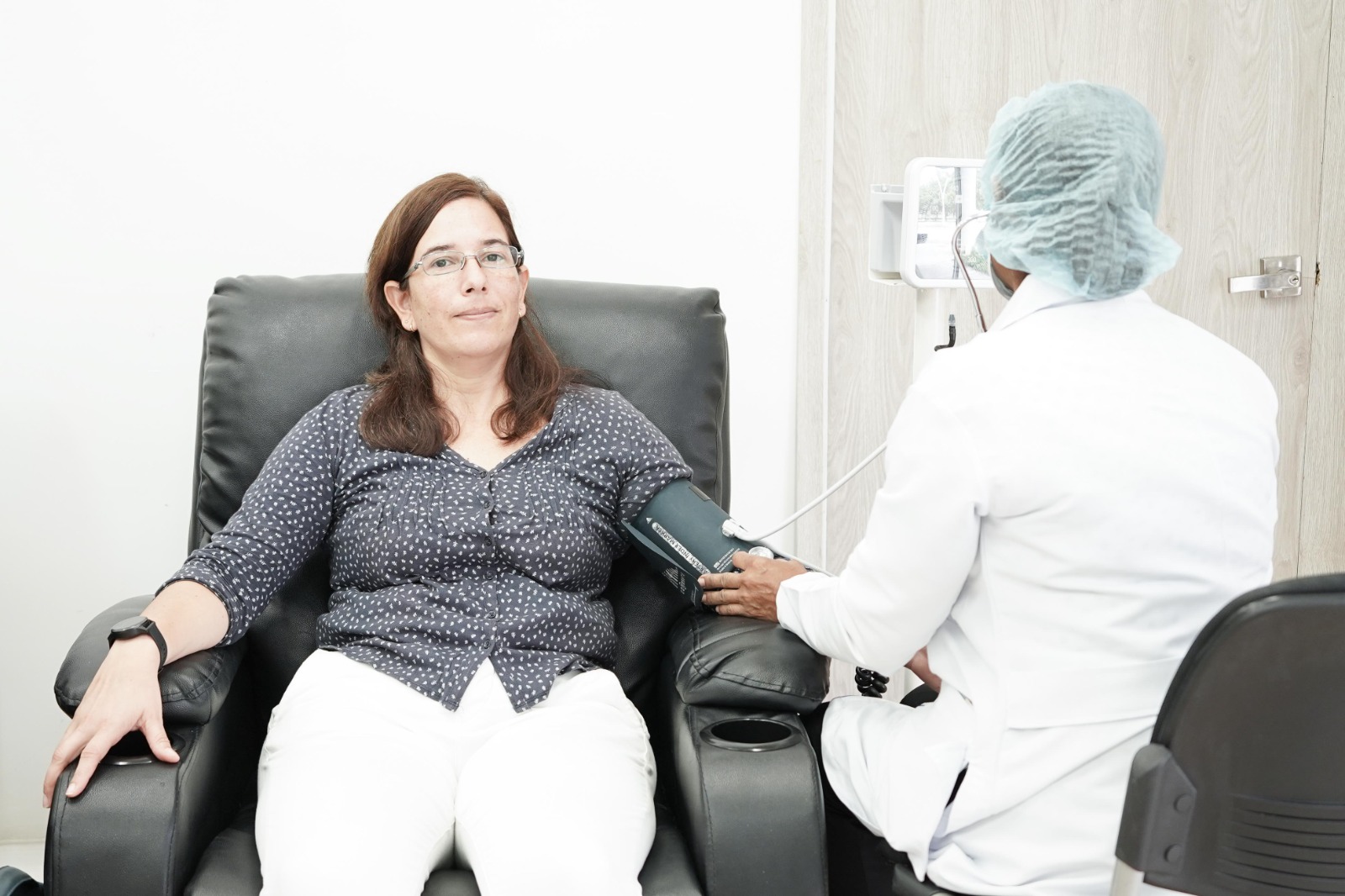 Toma de presión arterial, fue otra de las actividades desarrolladas por el equipo del área de salud de Bienestar Universitario.