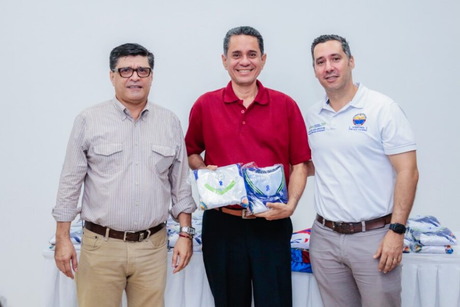 Los docentes recibieron la implementación con la que representarán a la Universidad en los juegos de ASPU.