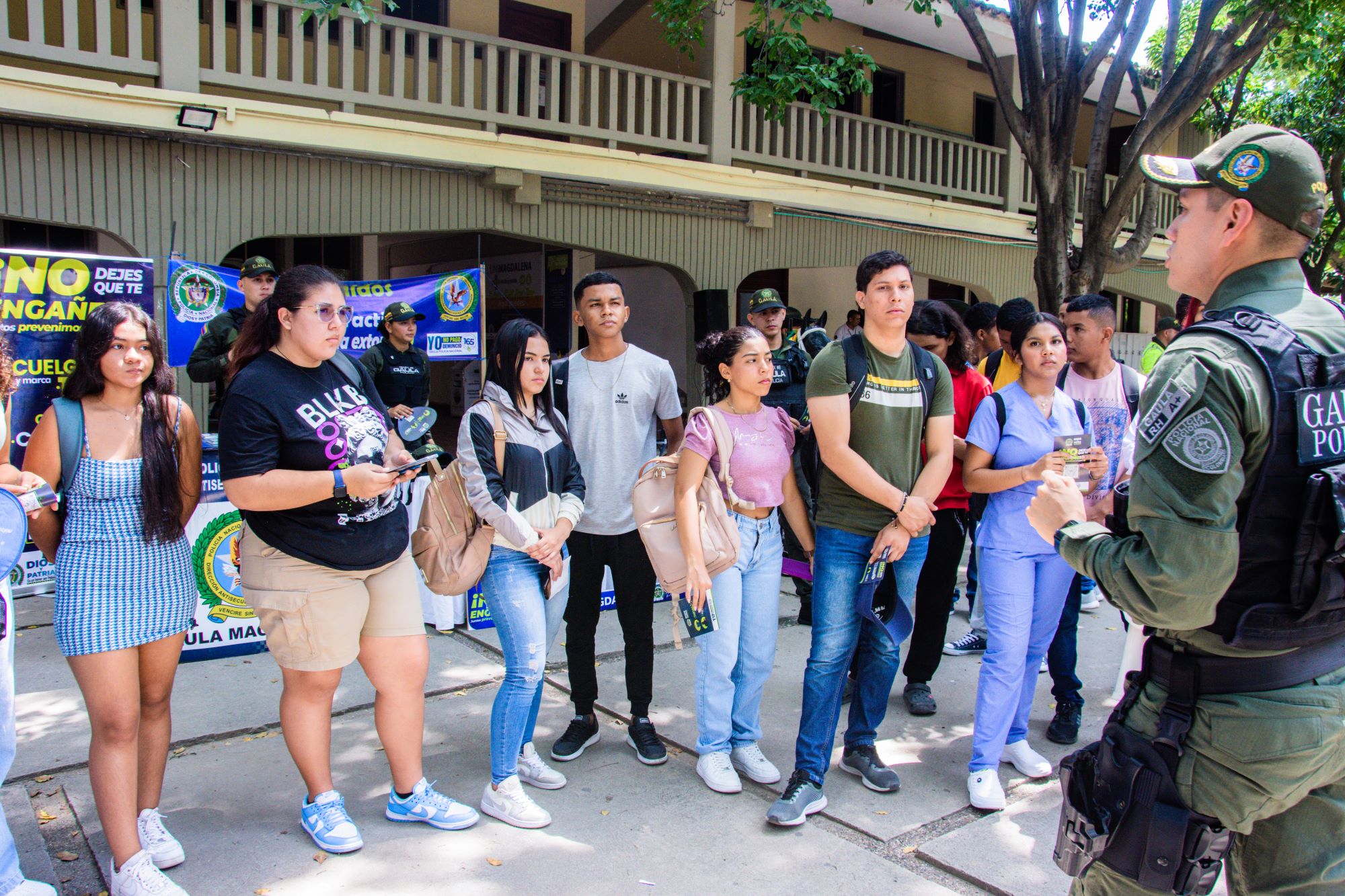 Los estudiantes de la Alma Mater, aprovecharon esta Feria Interactiva, al punto de vivir la experiencia de ser “Hombre Gaula” por un día.