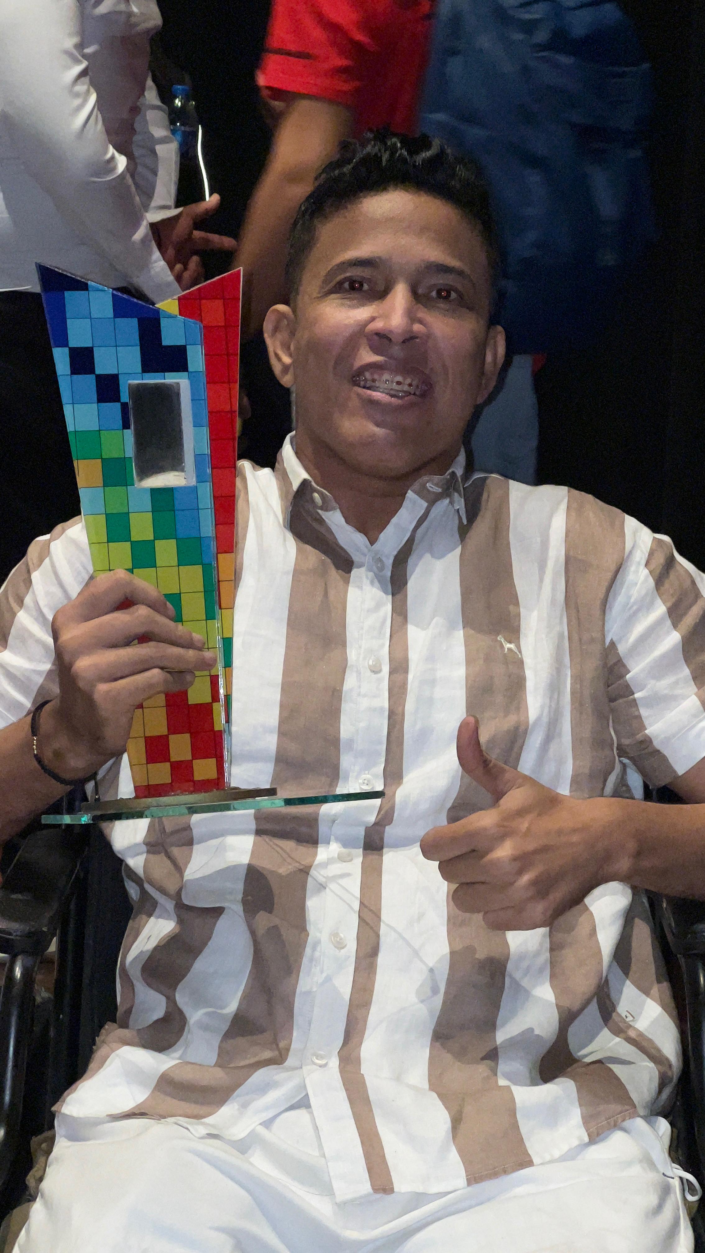 El licenciado Jorge Apreza Fernández, director del Grupo de Danzas, agradeció el apoyo de las directivas y todos los estudiantes que participaron para