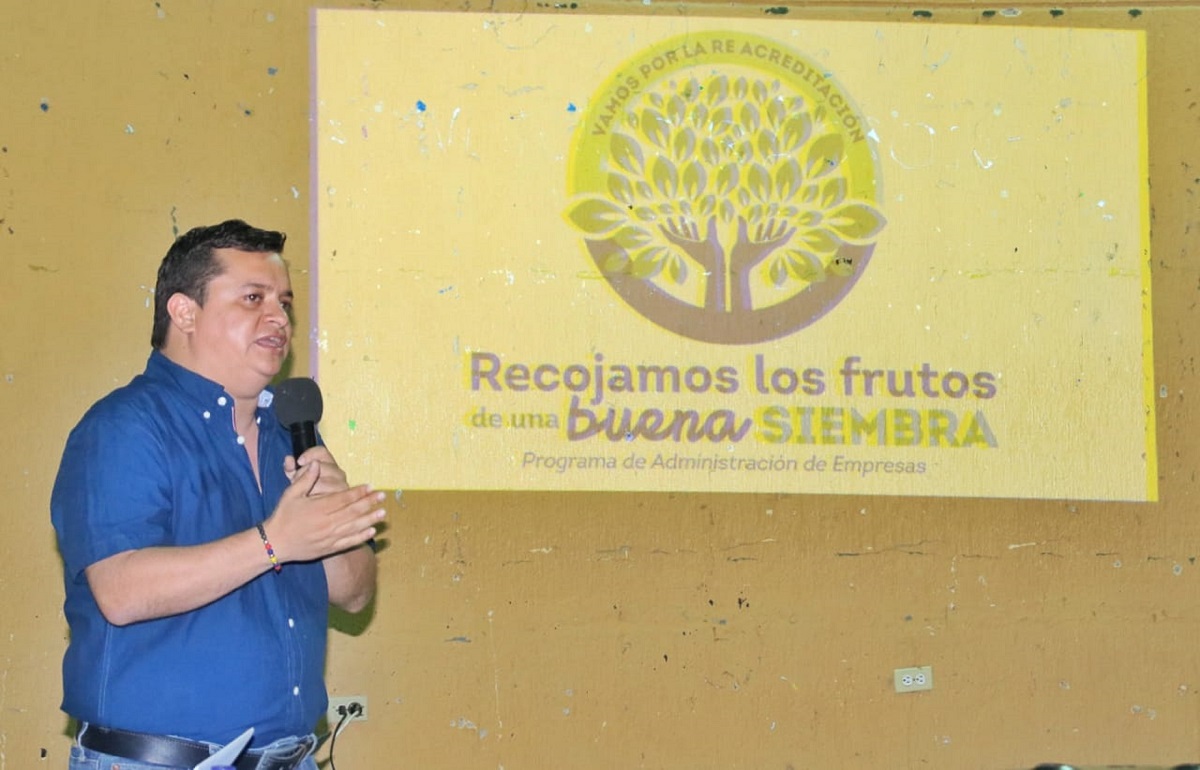 Programa de Administración de Empresas de UNIMAGDALENA se prepara para recibir visita de pares académicos