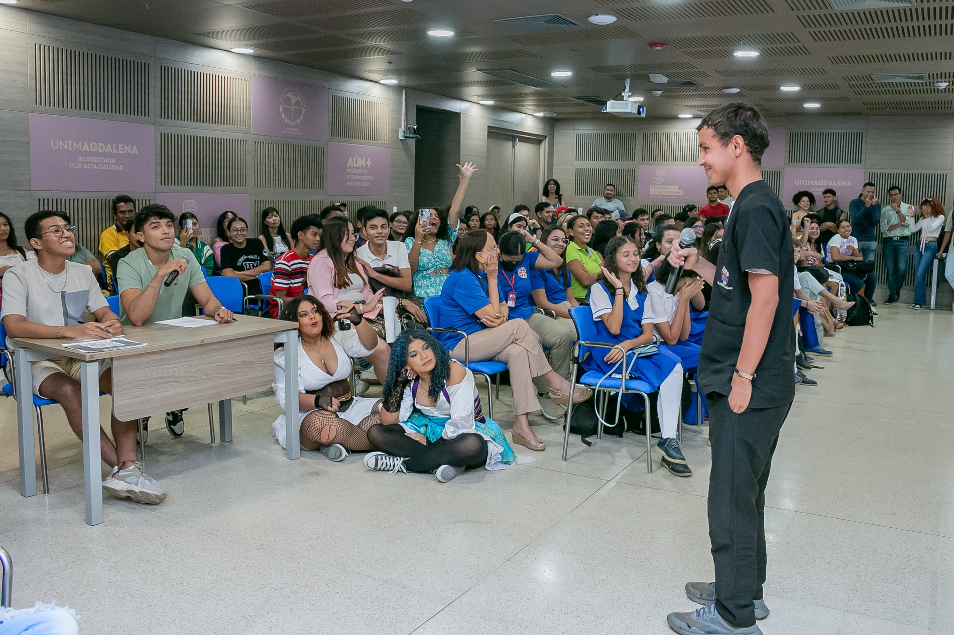 Jafeth Contreras Hernández estudiante ganador del concurso de deletreo: ‘spelling bee’