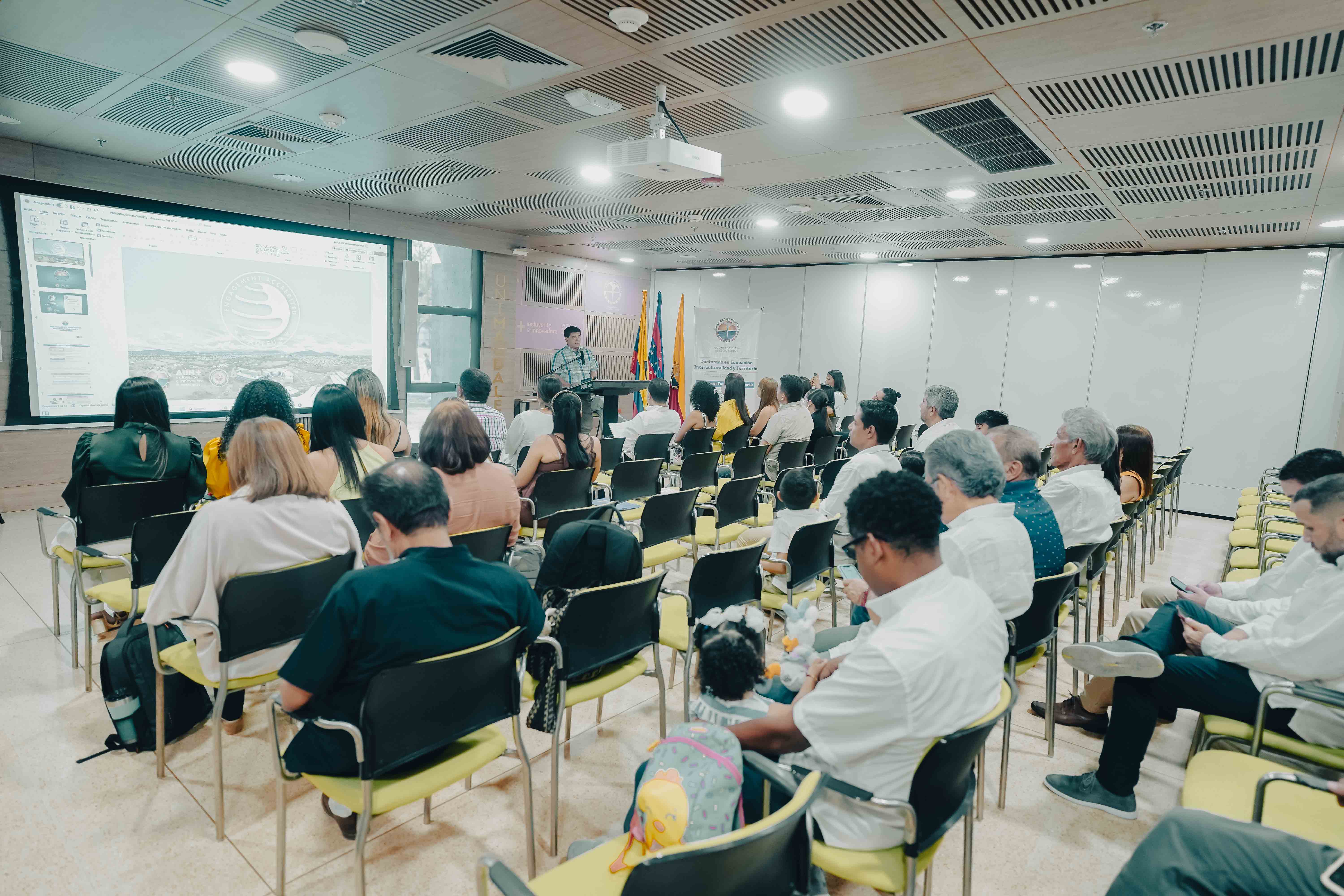 Actualmente hay 52 estudiantes que hacen parte de la historia del programa doctoral, de los cuales hay cinco graduados.