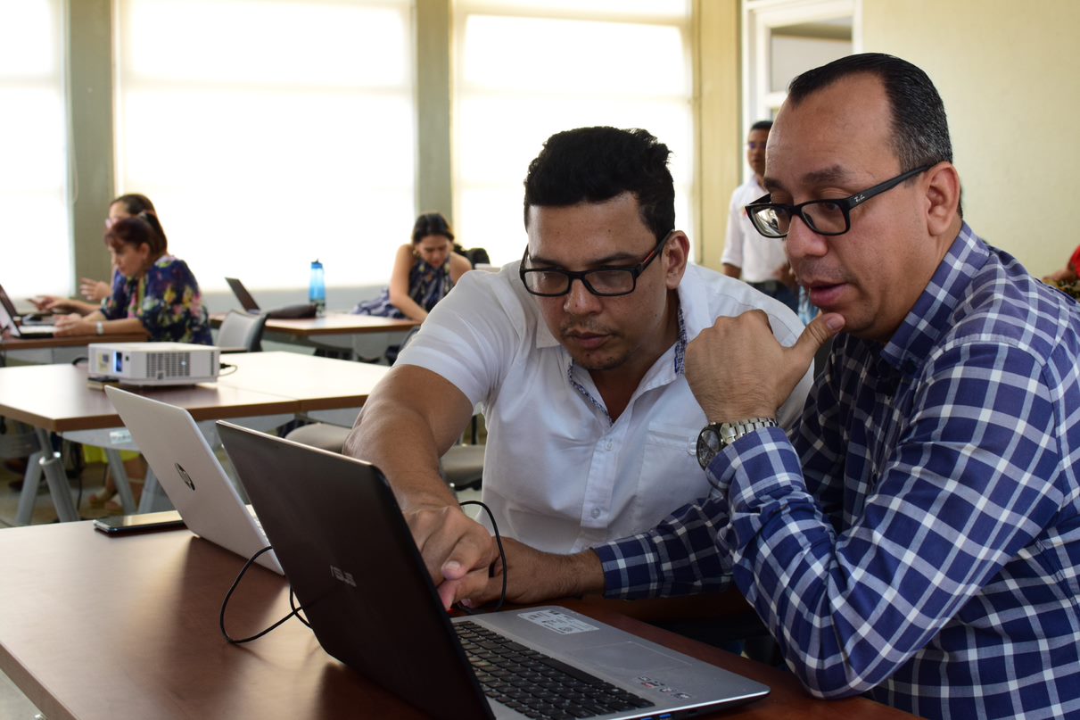 Rafael García y Alexander Maldonado, docentes del programa de Economía.