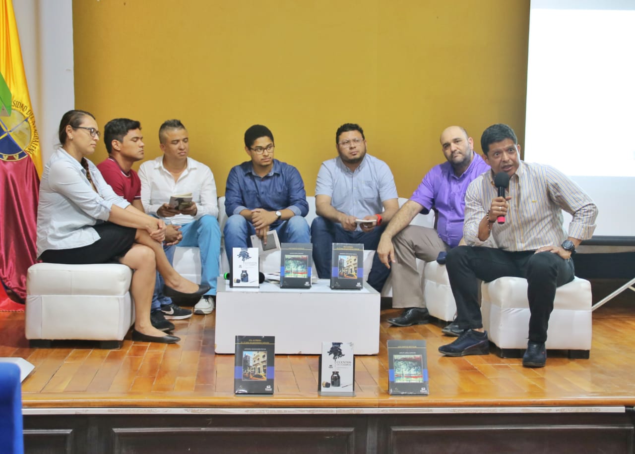 El Doctor Pablo Vera Salazar dirigió uno de los espacios de presentación de libros, entre los que se destacan Cuentos del Campus.