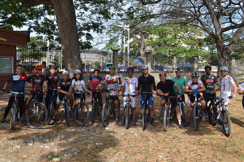 Personas en bicicleta