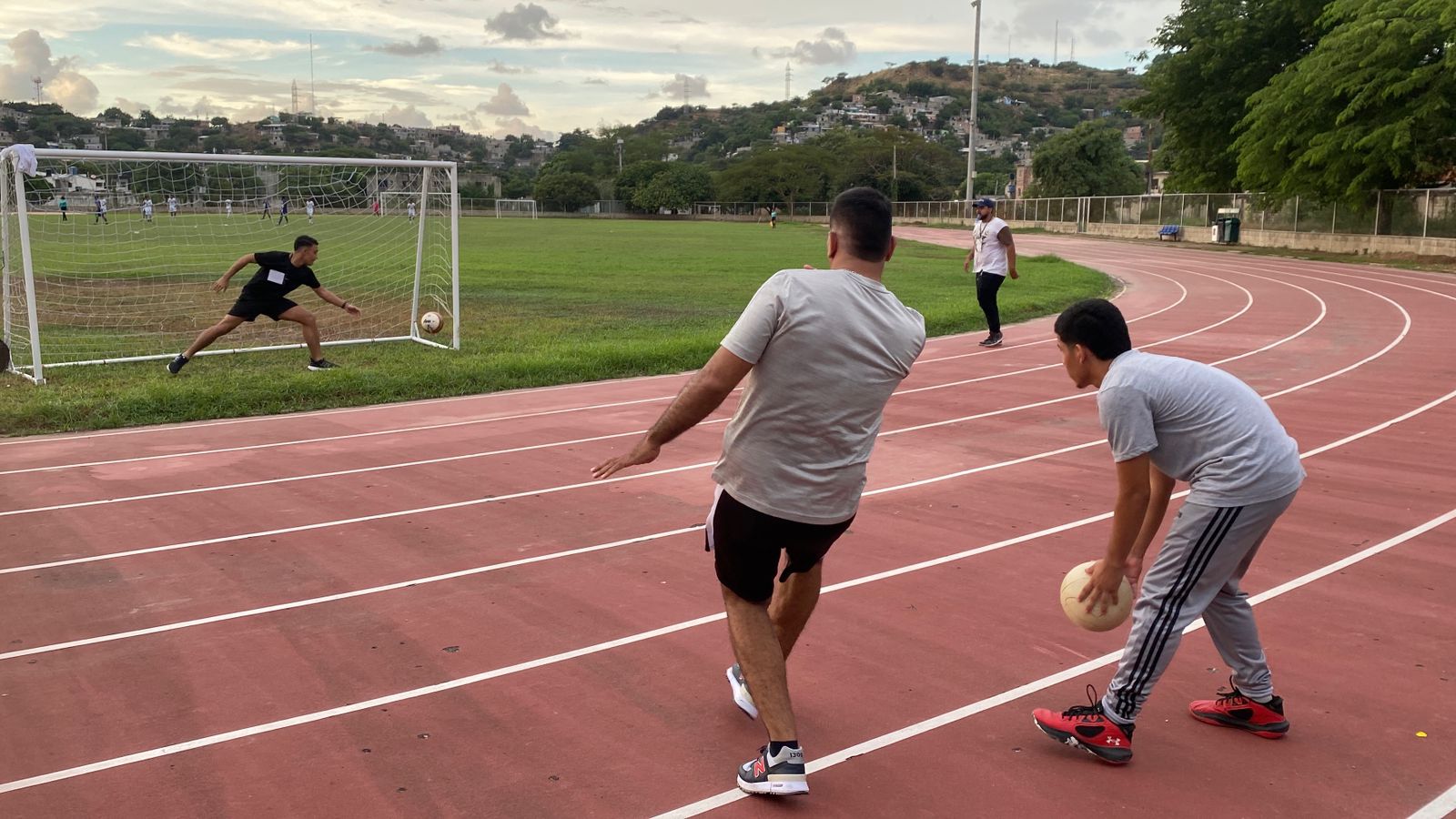 La competencia consistirá en un emocionante circuito de relevos.