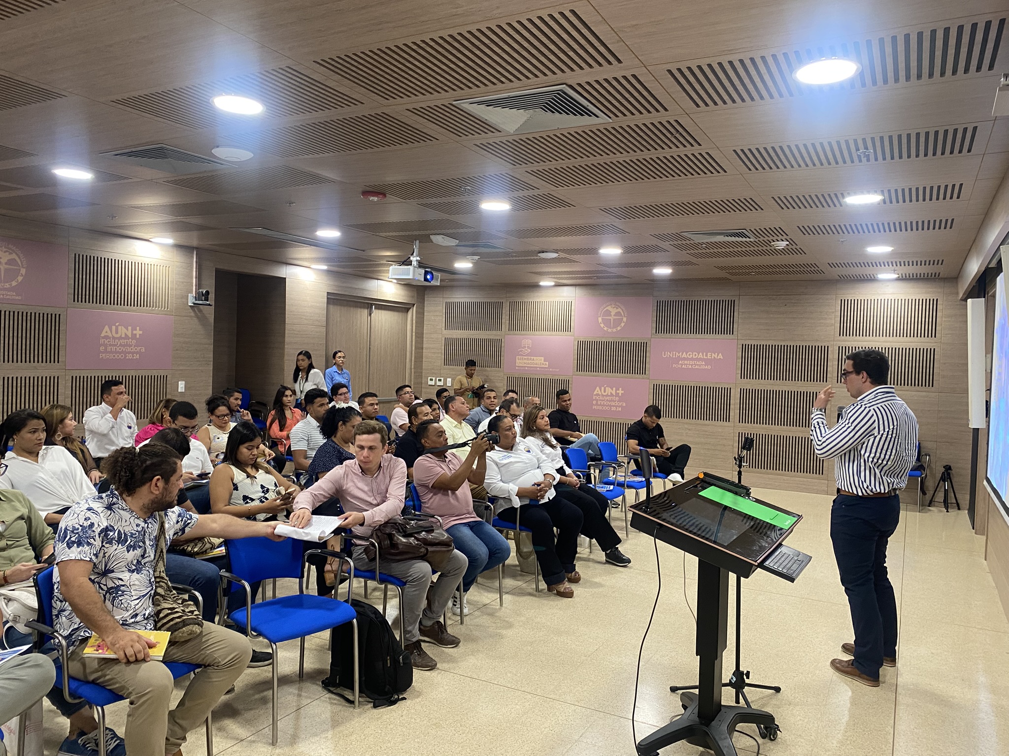 ENCUENTRO DE EGRESADOS DEL PROGRAMA DE ECONOMÍA
