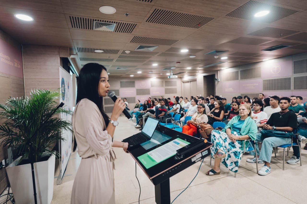 Charla con el egresado Natalia Arroyave Cardona