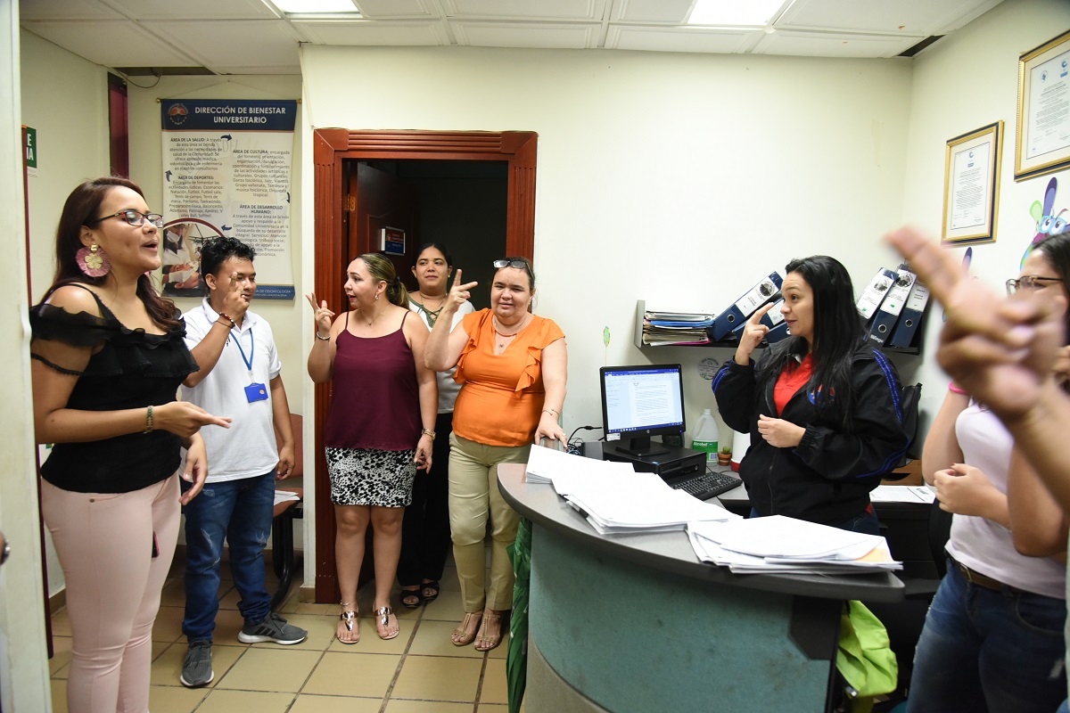 UNIMAGDALENA realiza campaña ‘Mis Manos También Hablan’