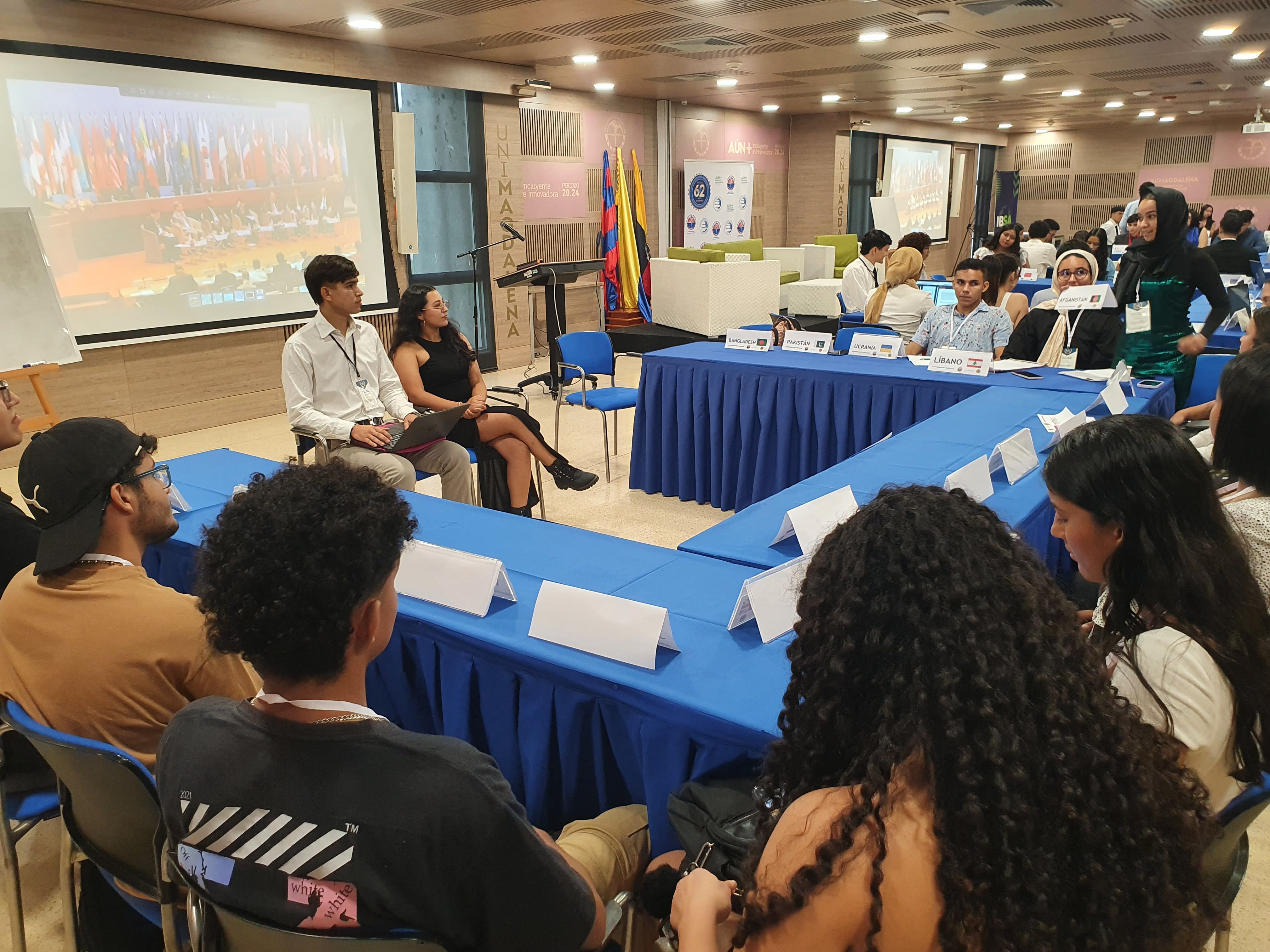 Simulación Modelo de Naciones Unidas -MUNimagdalena, septiembre 2024. Programa de Negocios Internacionales