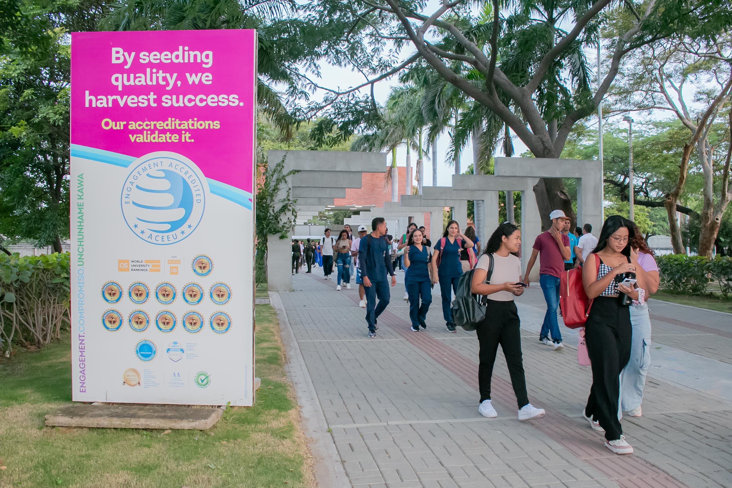 El equipo profesoral de la maestría está conformado por docentes nacionales e internacionales con amplia trayectoria en el campo de la lingüística apl