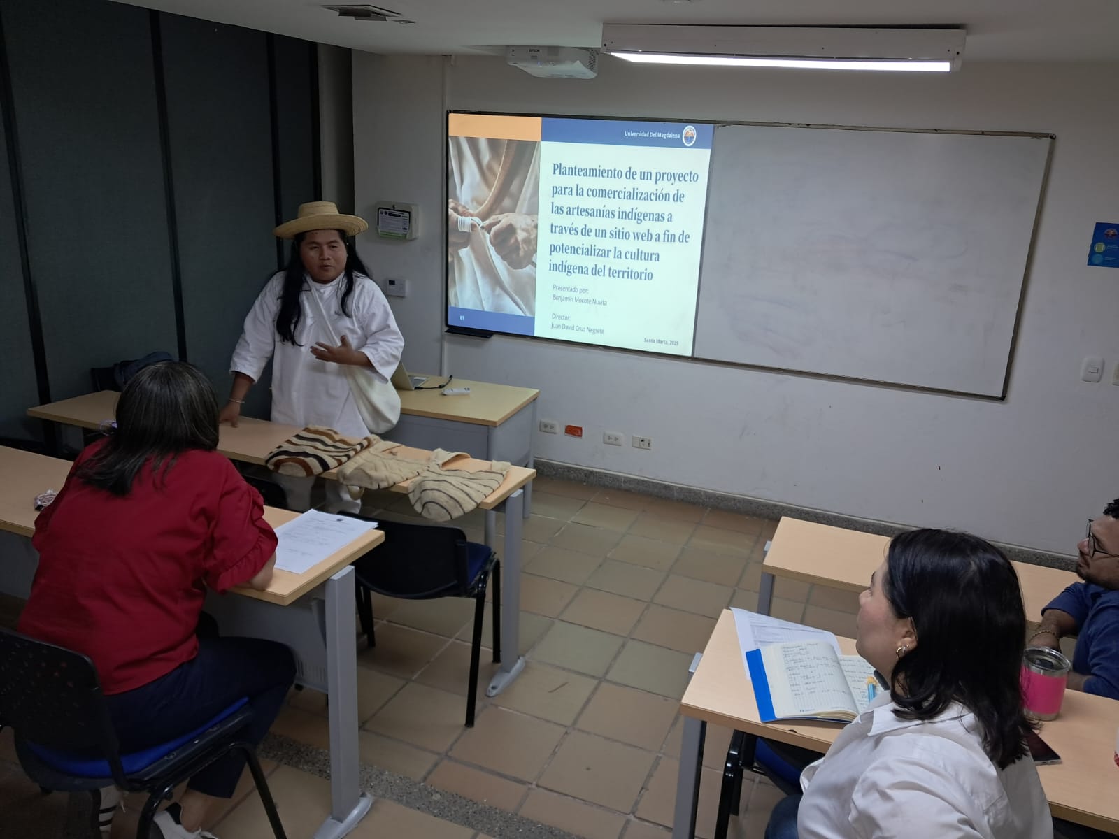 Sustentación y presentación trabajos de grado estudiantes Programa de Negocios Internacionales