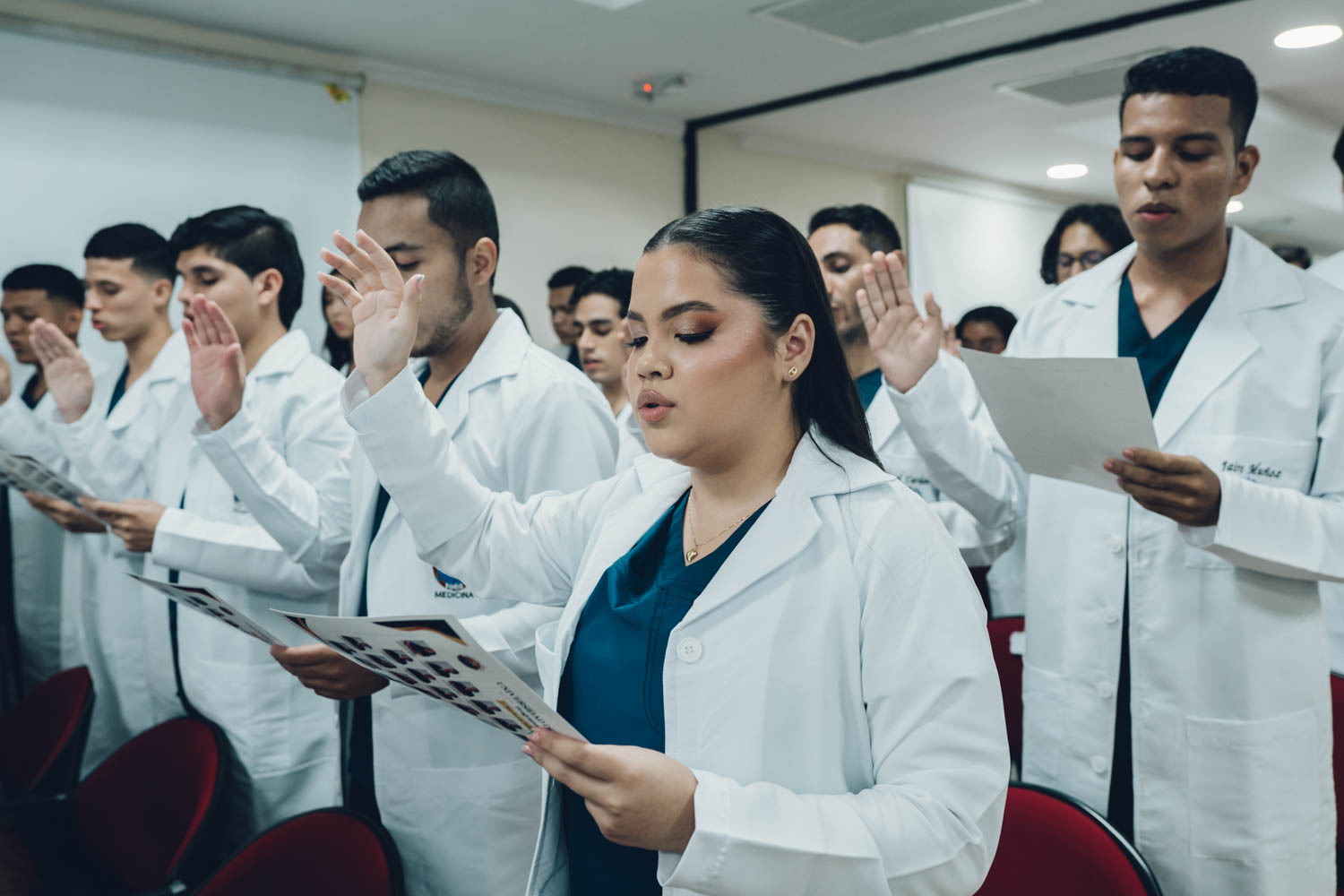 MEDICINA.ENTREGA.BATAS.2