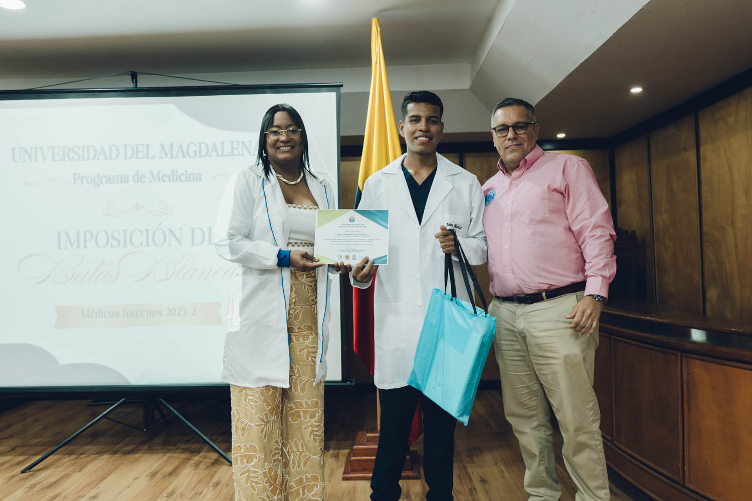 MEDICINA.ENTREGA.BATAS.3