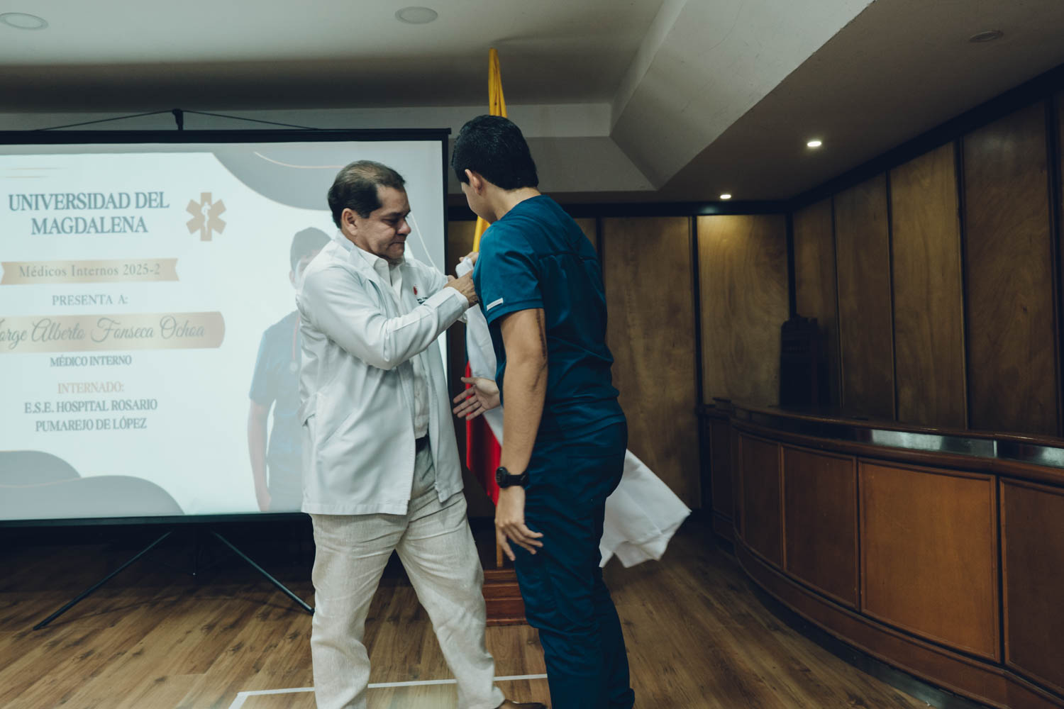 MEDICINA.ENTREGA.BATAS.4