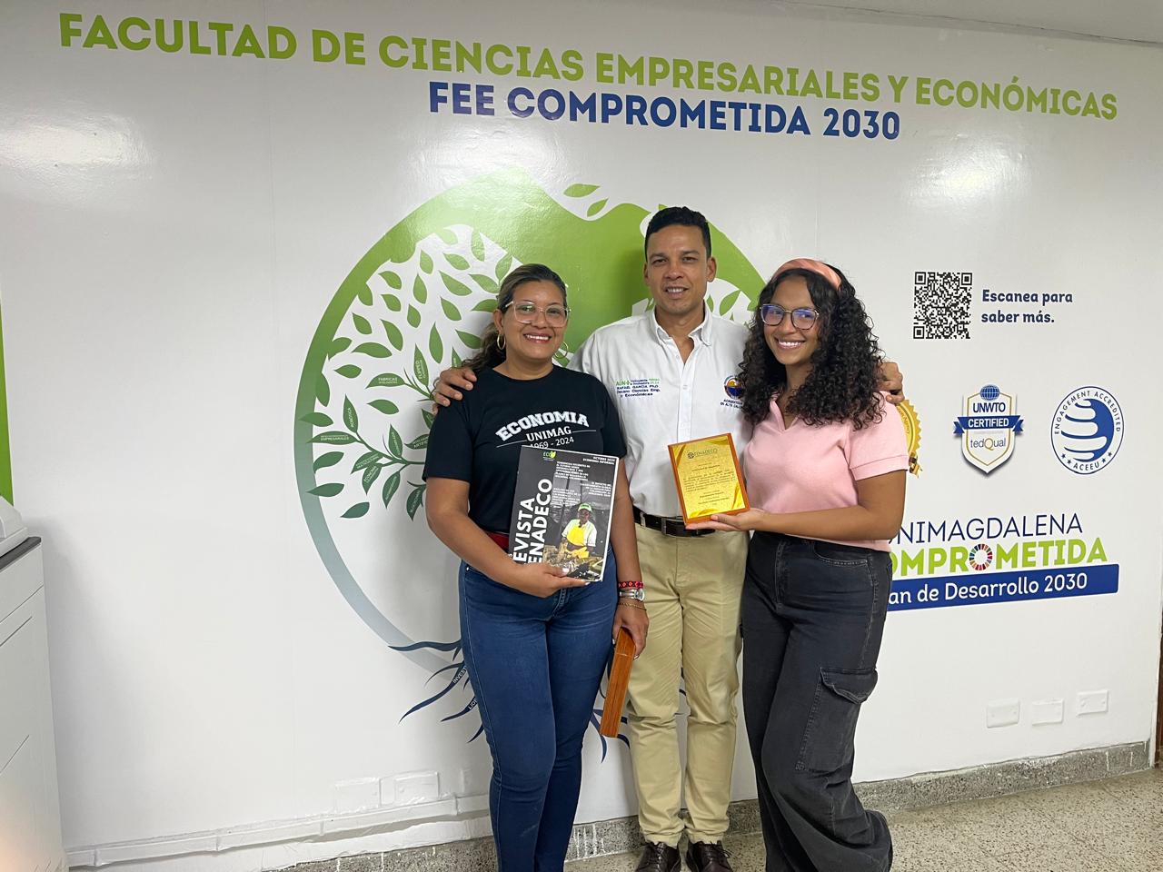 Directora de Programa Luz Dary Rodriguez, Decano de la Facultad Rafael Garcia Luna, y Representante FENADECO Naireth Villanueva