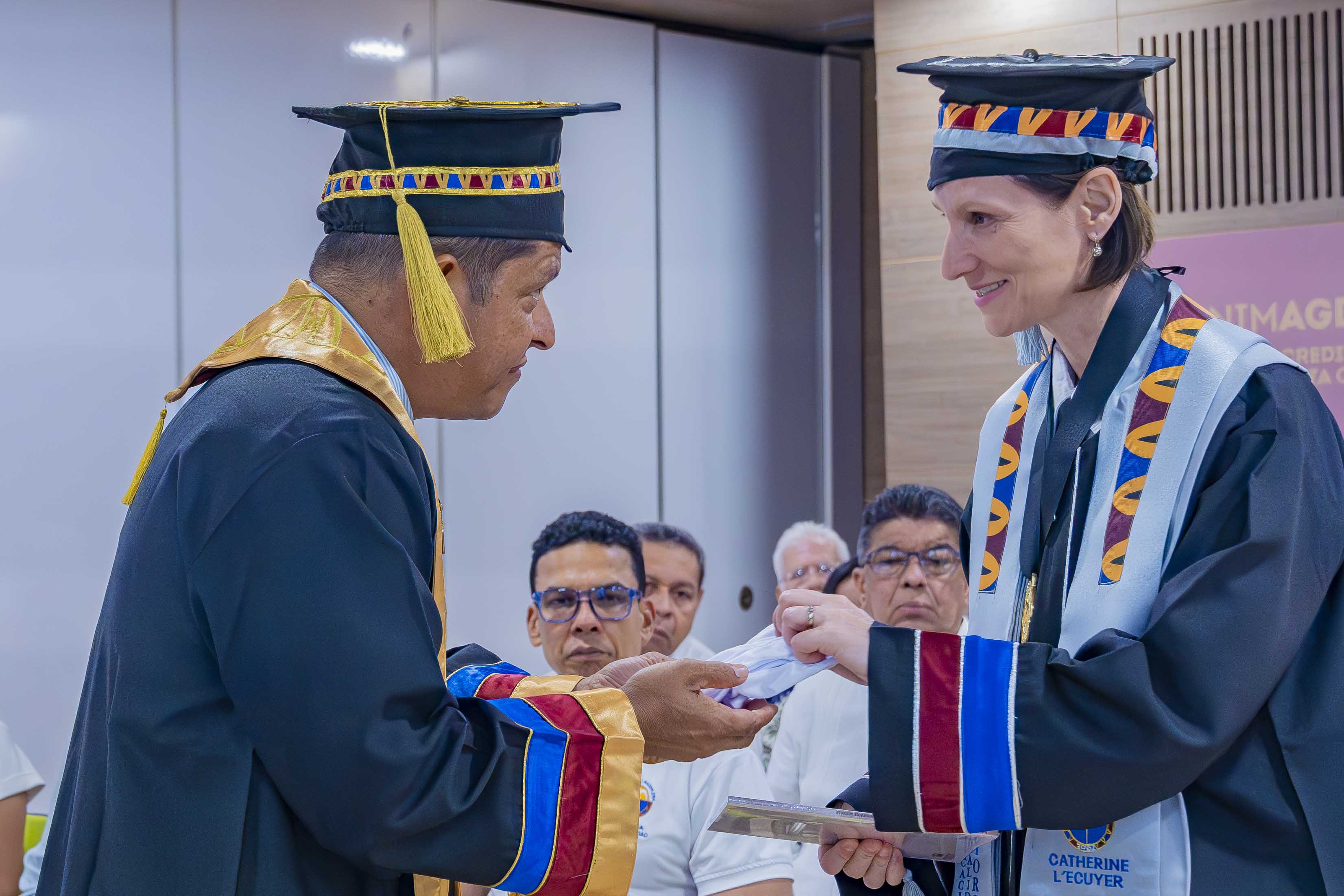 UNIMAGDALENA entrega Honoris Causa a la escritora Catherine L'Ecuyer