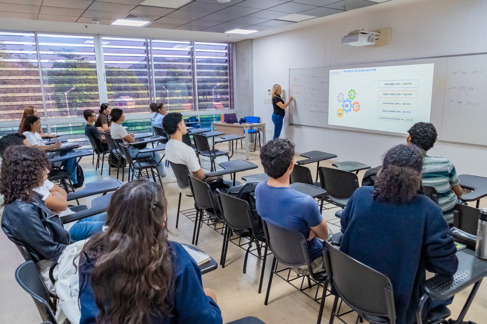 se destaca el ingreso y permanencia de 2.000 estudiantes beneficiarios del programa Talento Magdalena, cerca de 250 de Talento Santa Marta y 846 estud