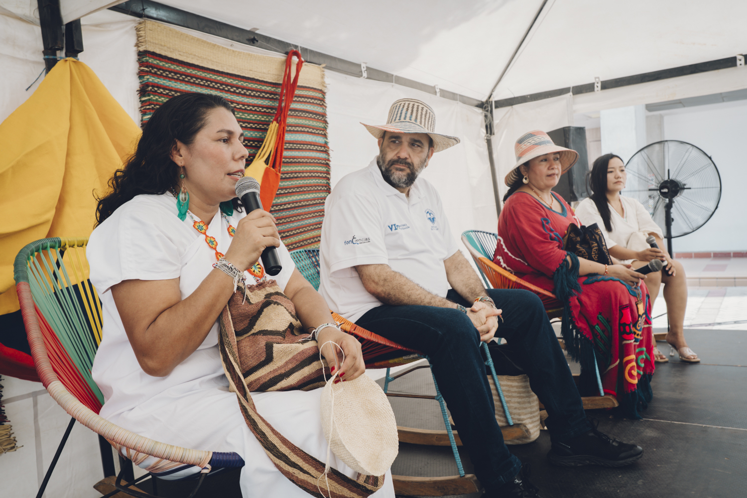 La jornada inició con el conversatorio ‘Tejedoras de vida: mujeres indígenas que lideran.