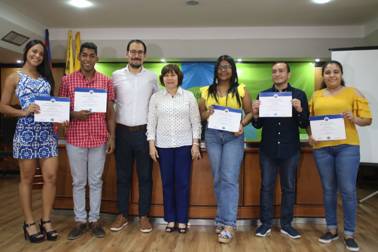 UNIMAGDALENA otorgó 130 reconocimientos a becarios del Programa Conexión Global