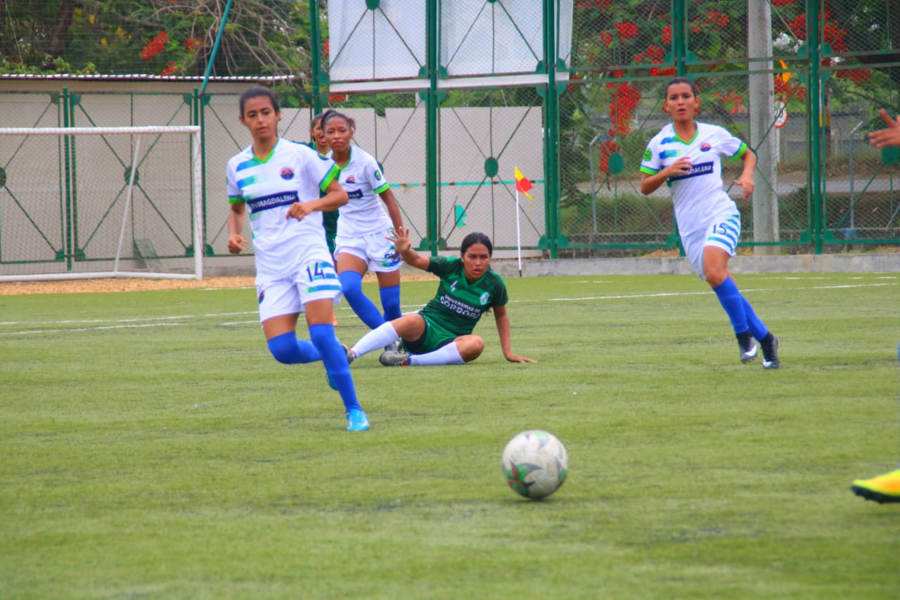 Fútbol Femenino de UNIMAGDALENA logra campeonato en juegos deportivos regionales universitarios