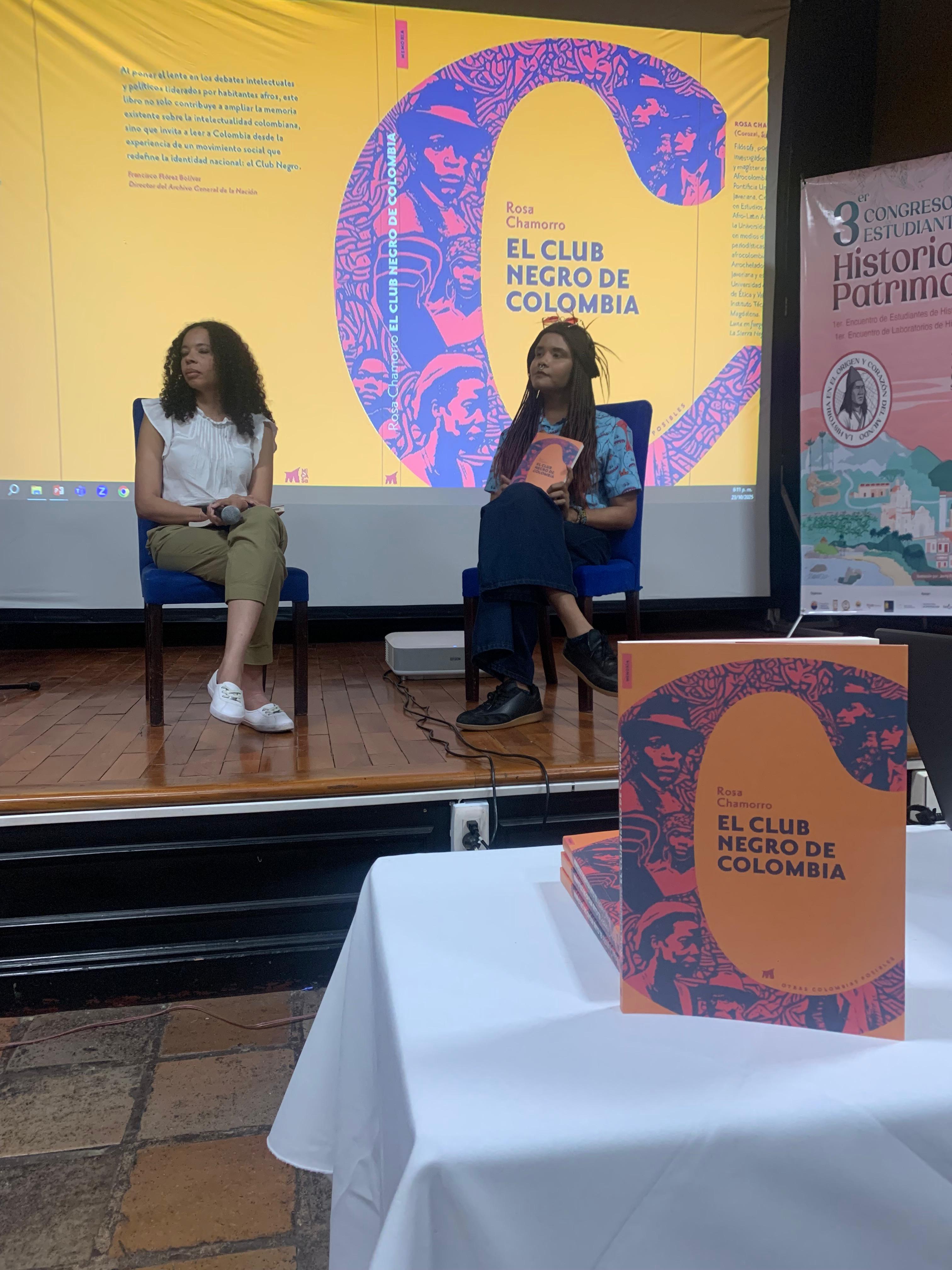 Fotografía del lanzamiento del libro El club de negros en Colombia de la autora Rosa Chamorro, realizado en el marco del III Congreso de Estudiantes