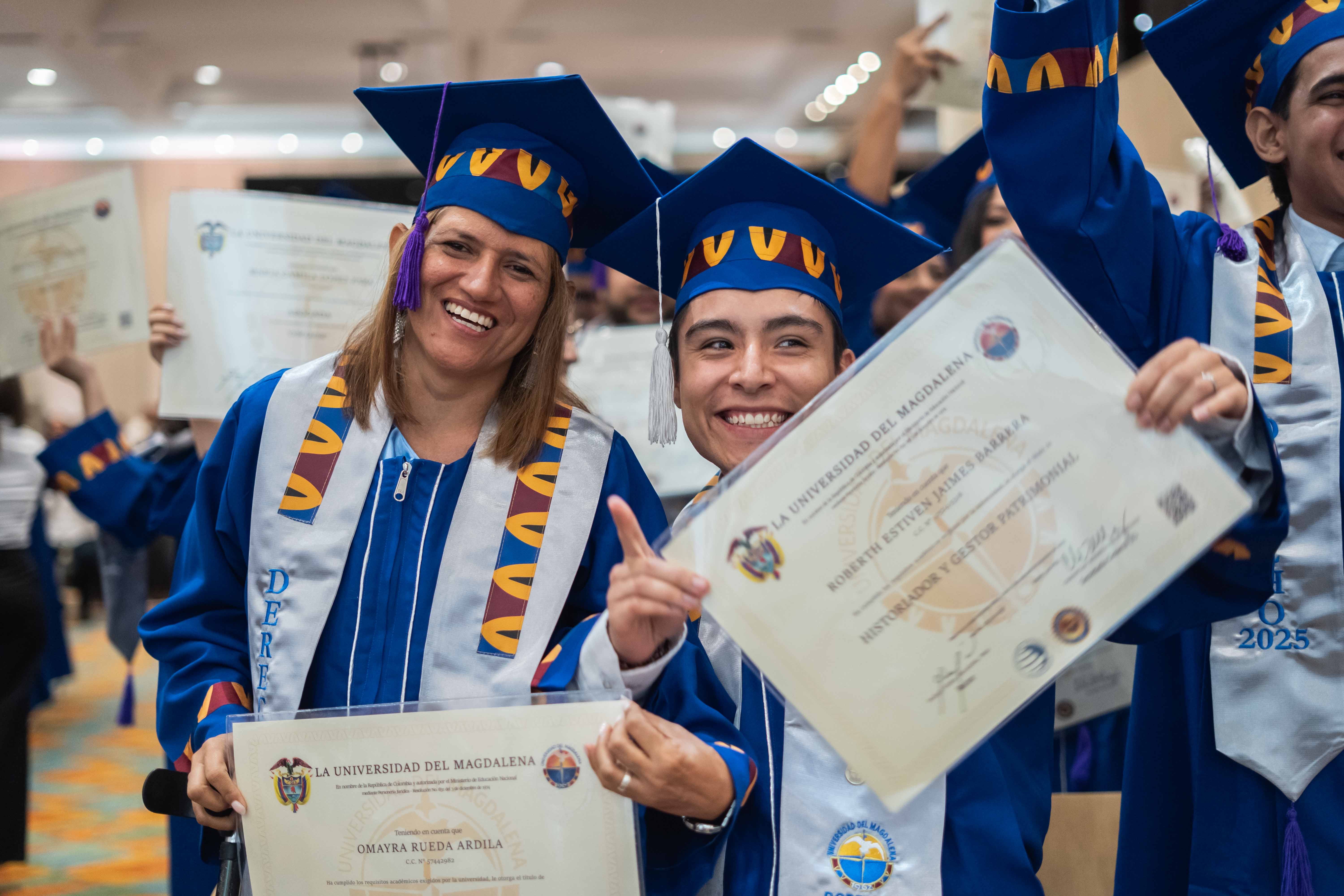 Graduados compartieron sus experiencias, resaltando el valor de la formación recibida.