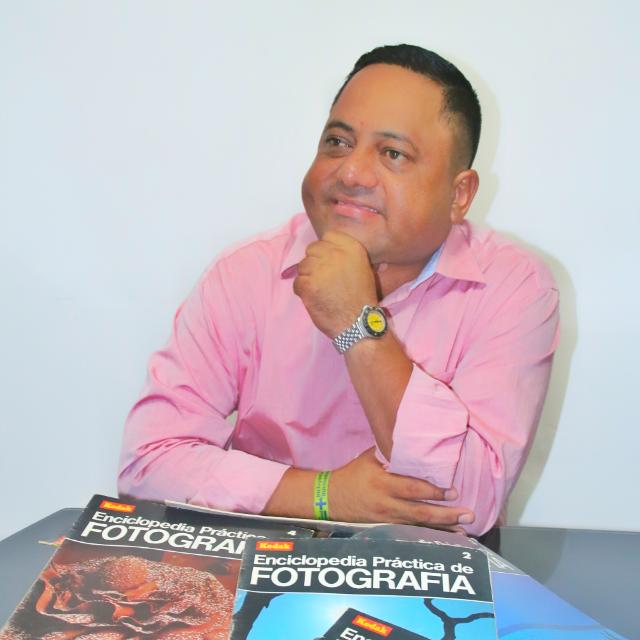 Federico Díaz expone reportaje ‘Hombres y Mujeres de Mar’ de la Santa Marta de historias legendarias