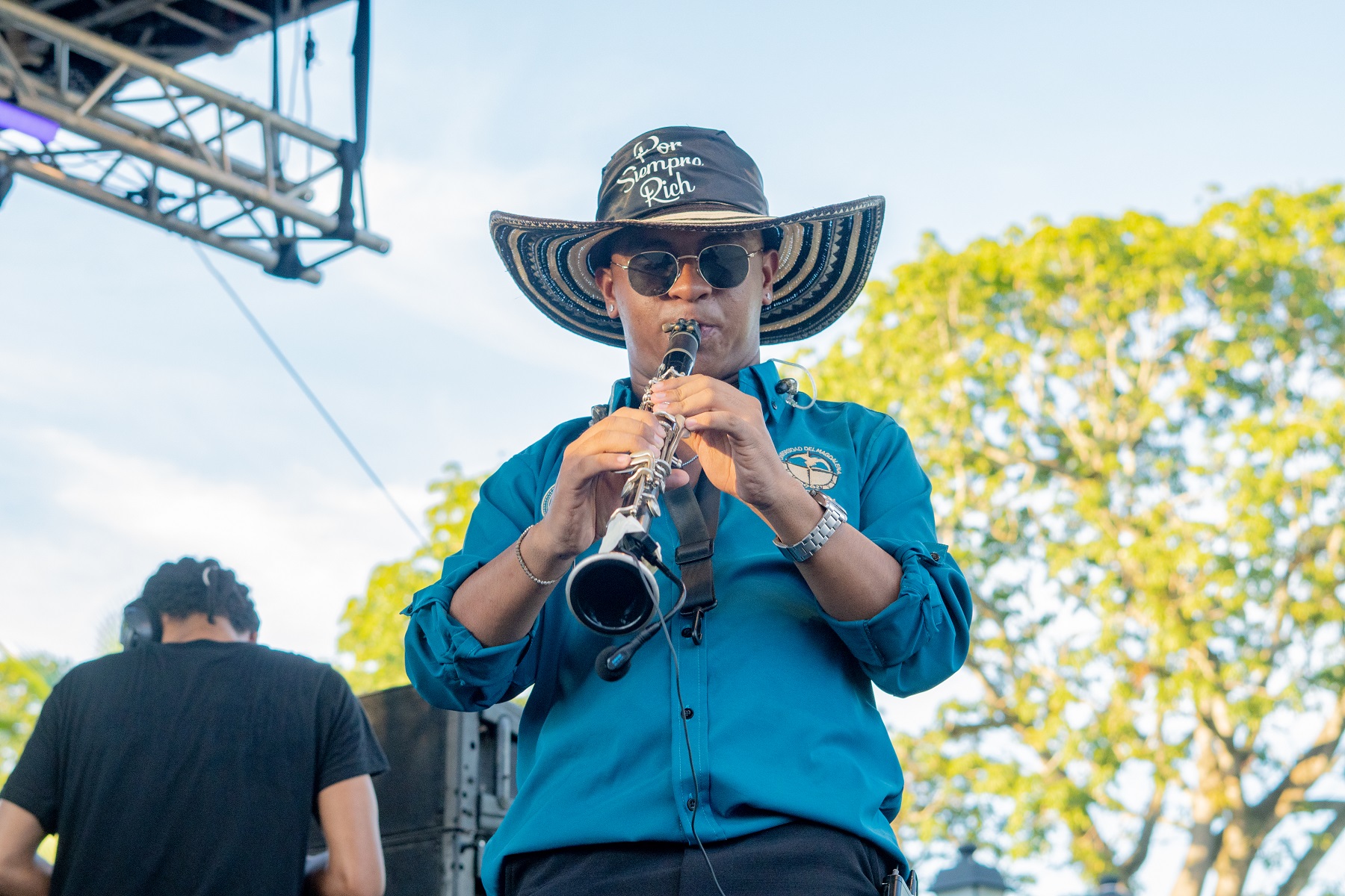 El corazón de Mompox vibró al son de aires tropicales de gaitas, acordeones y el sonar de tambores.