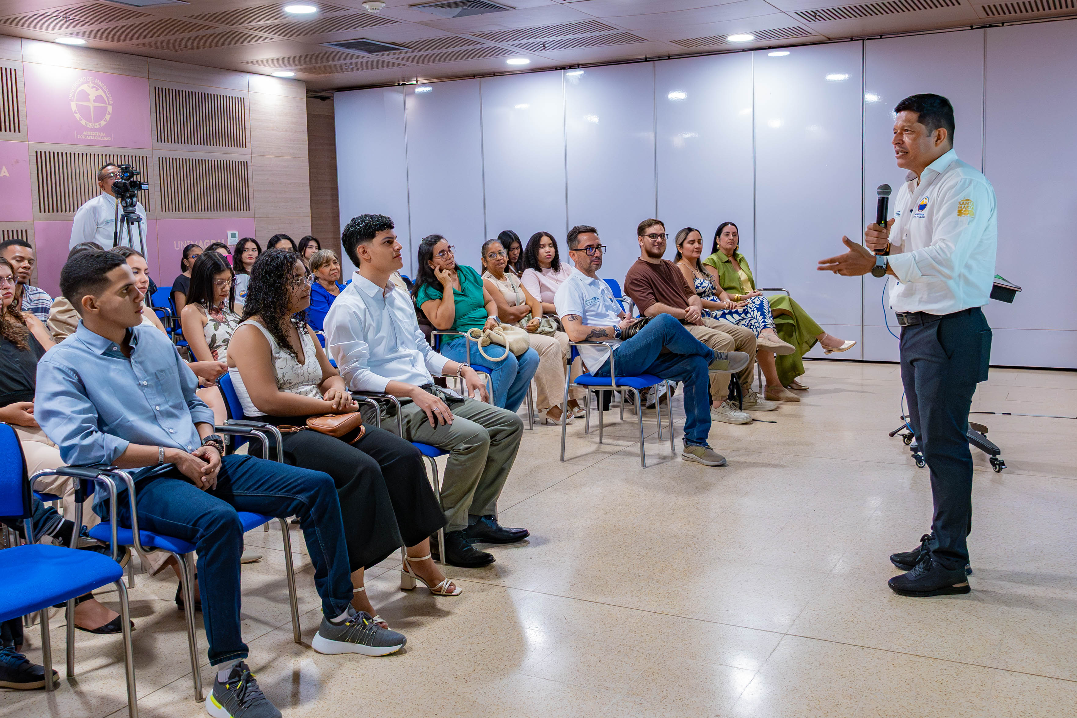 El rector Pablo Vera, expresó un mensaje de gratitud y orgullo por todos los proyectos presentados.