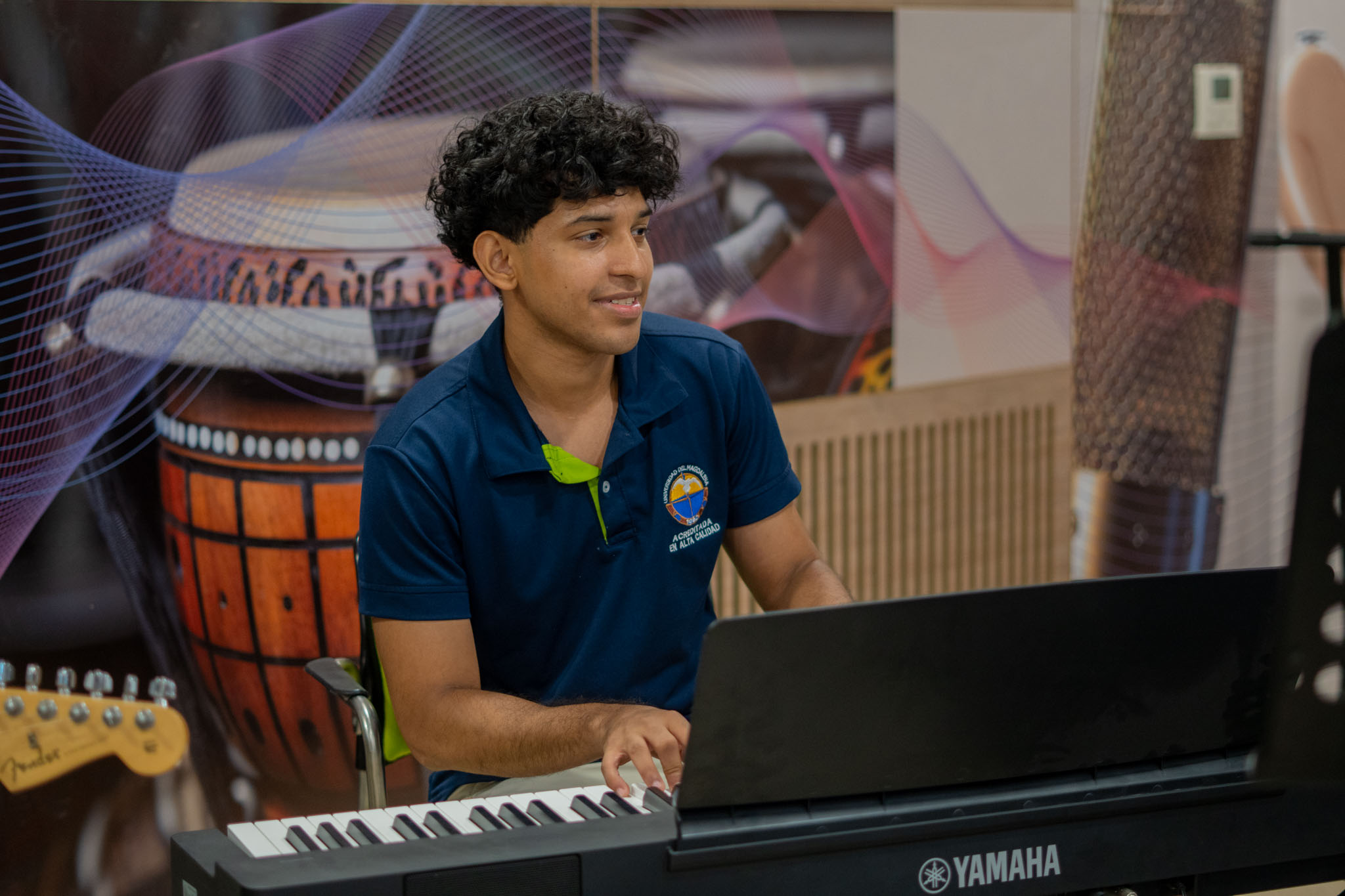Los estudiantes interpretaron y practicaron ejercicios de improvisación, combinando voces e instrumentos durante la clase.
