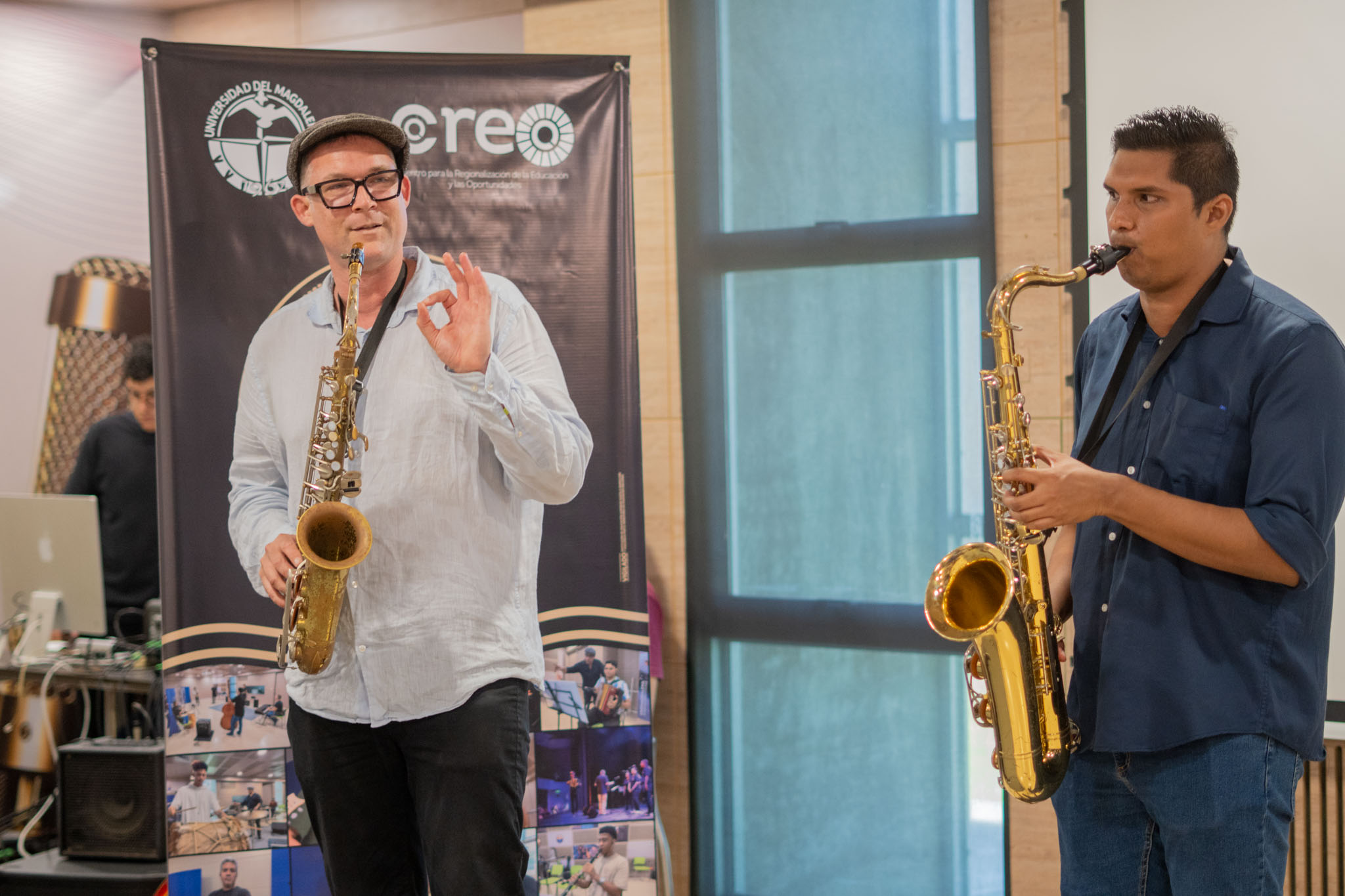 En la jornada hubo interpretaciones colectivas entre bajo, saxofón, piano, timbales y guitarra, celebrando el aprendizaje compartido.
